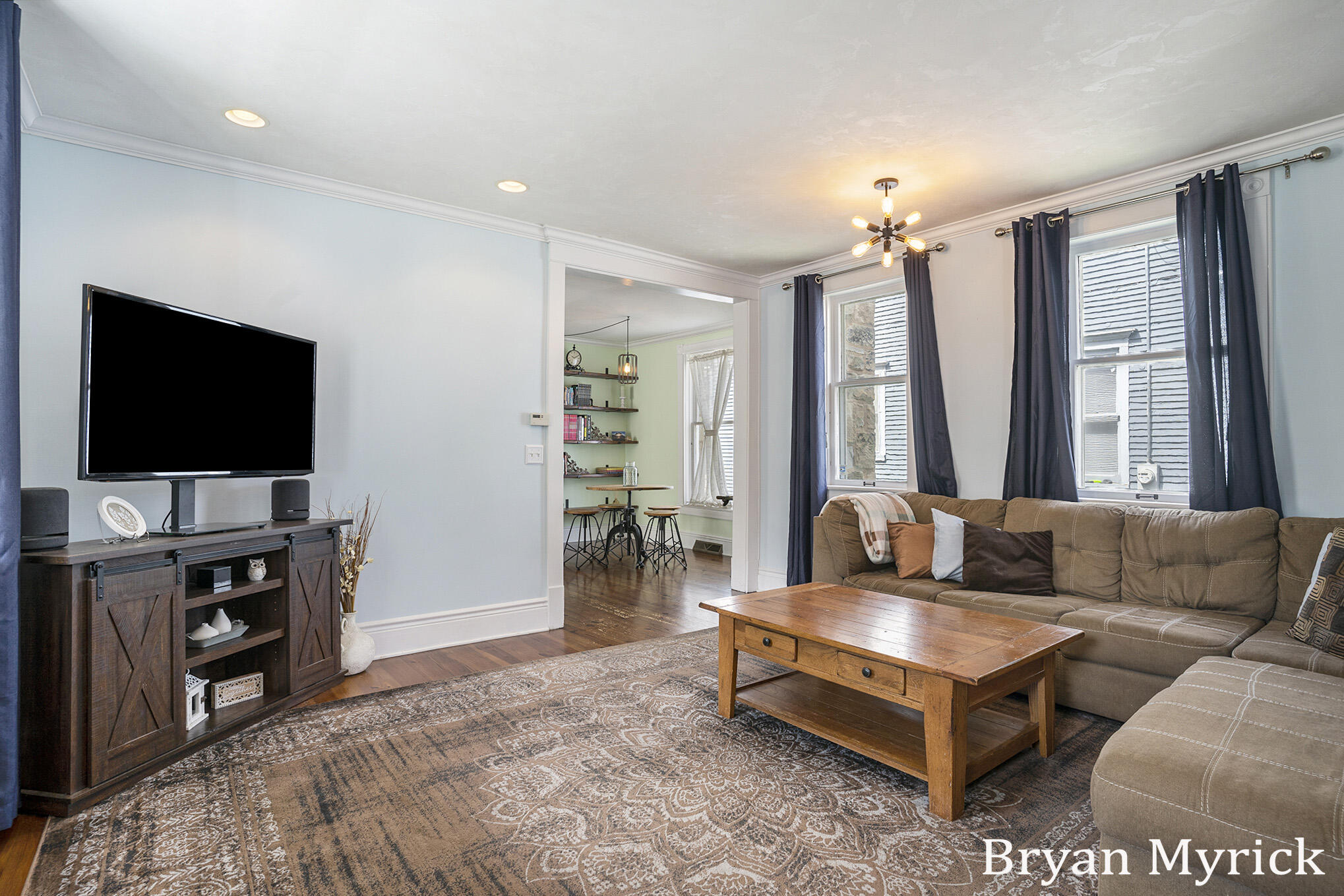 225 W 11th Street
