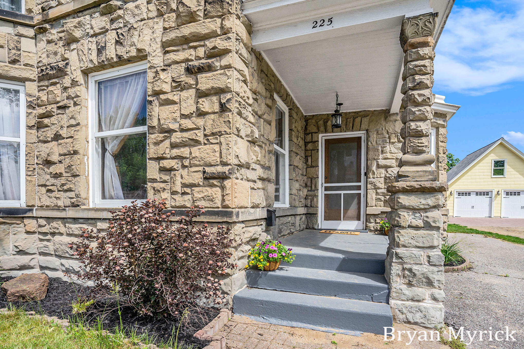 225 W 11th Street