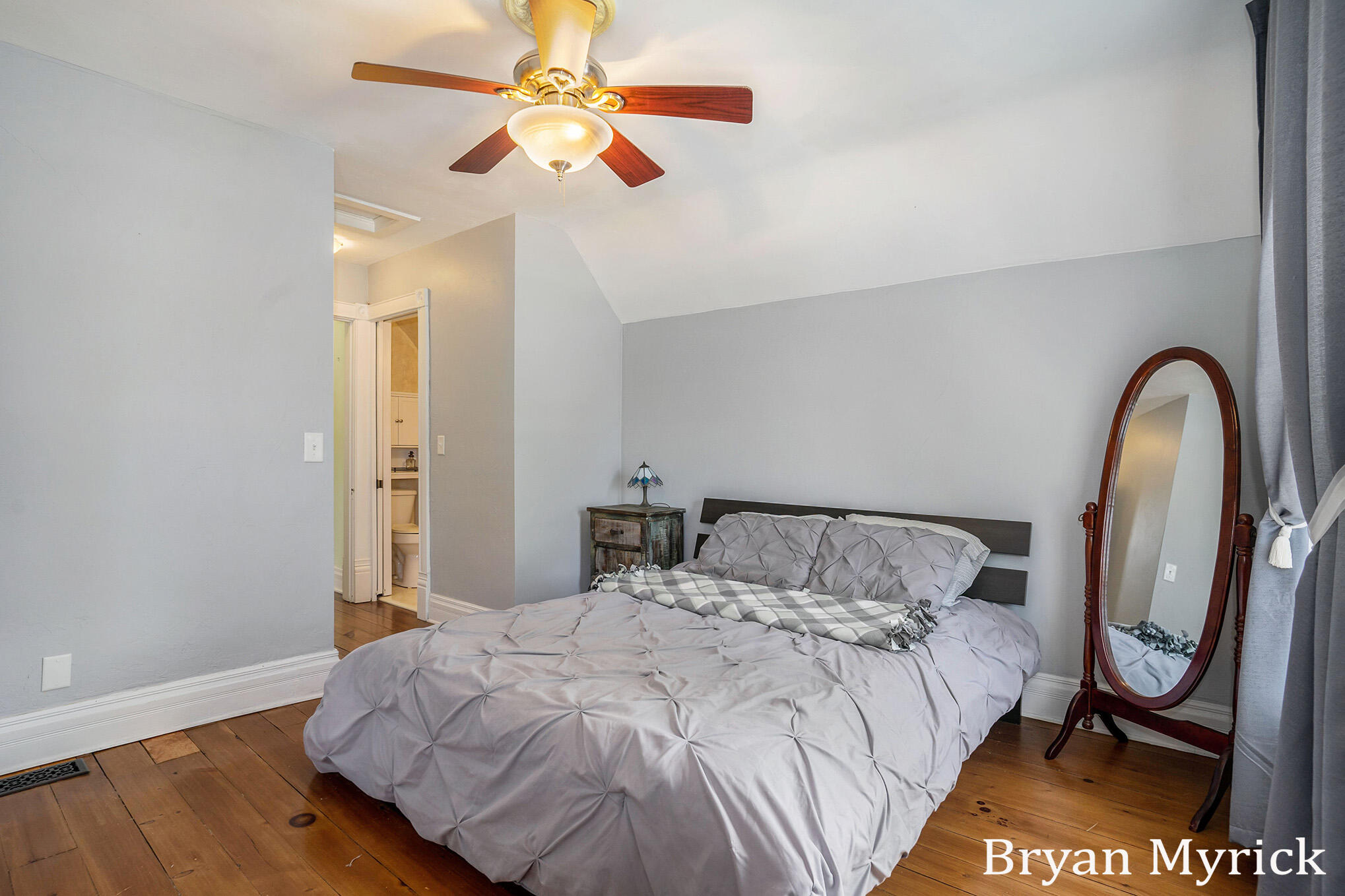 225 W 11th Street