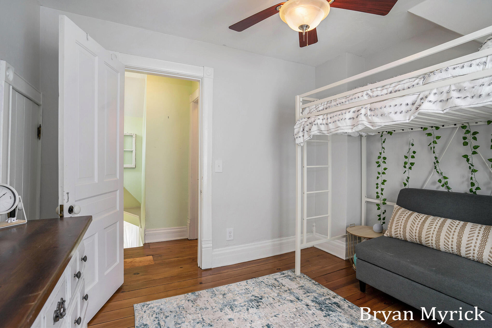225 W 11th Street