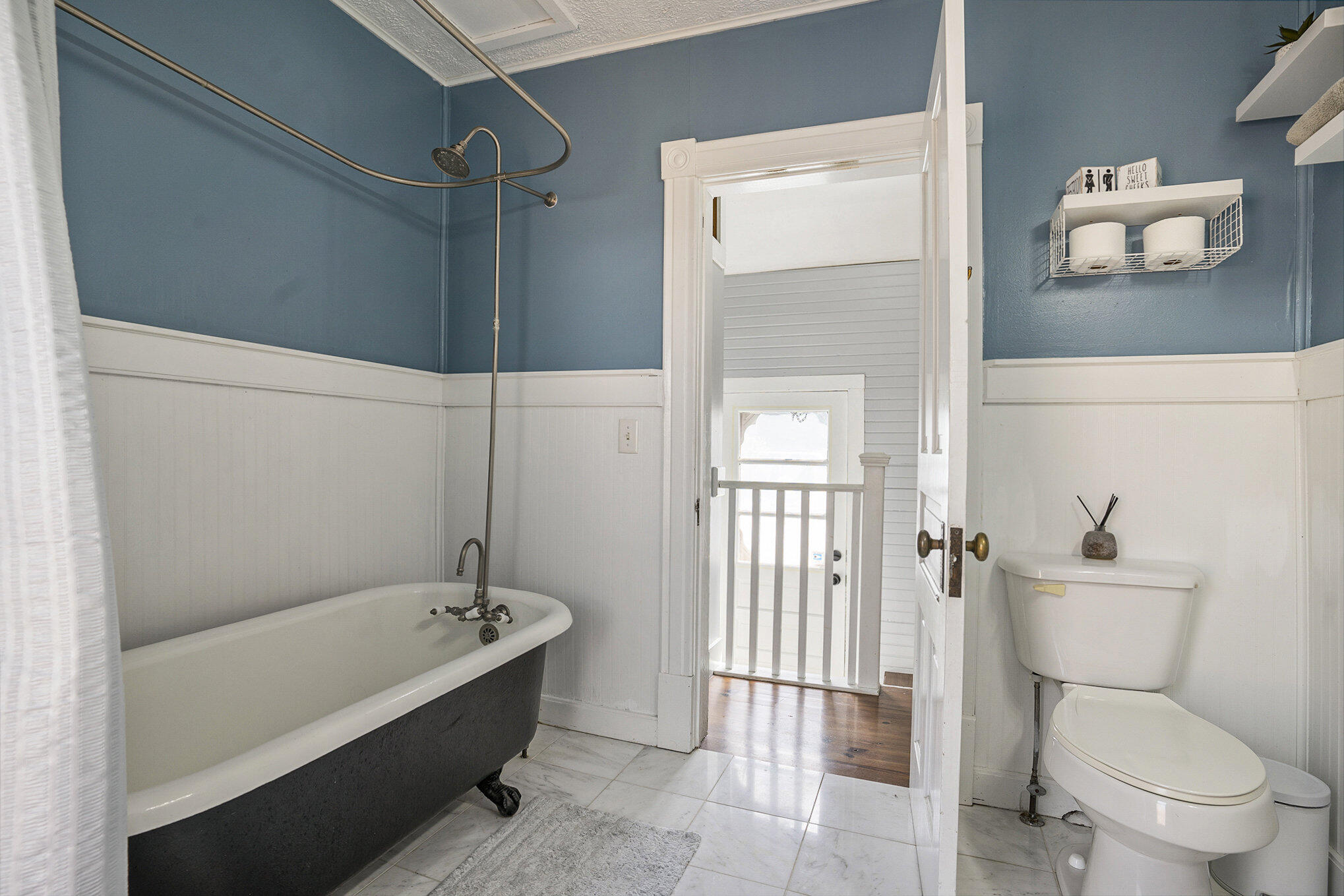 225 W 11th Street