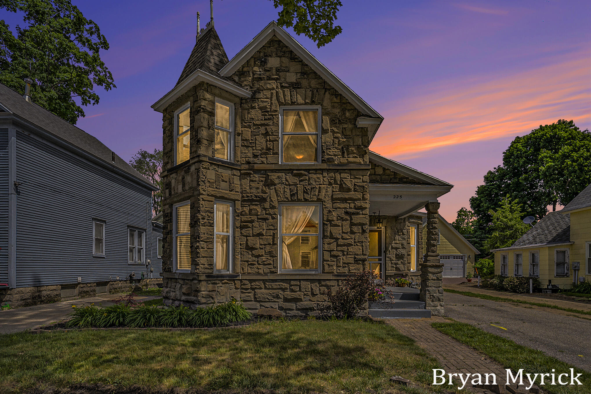 225 W 11th Street
