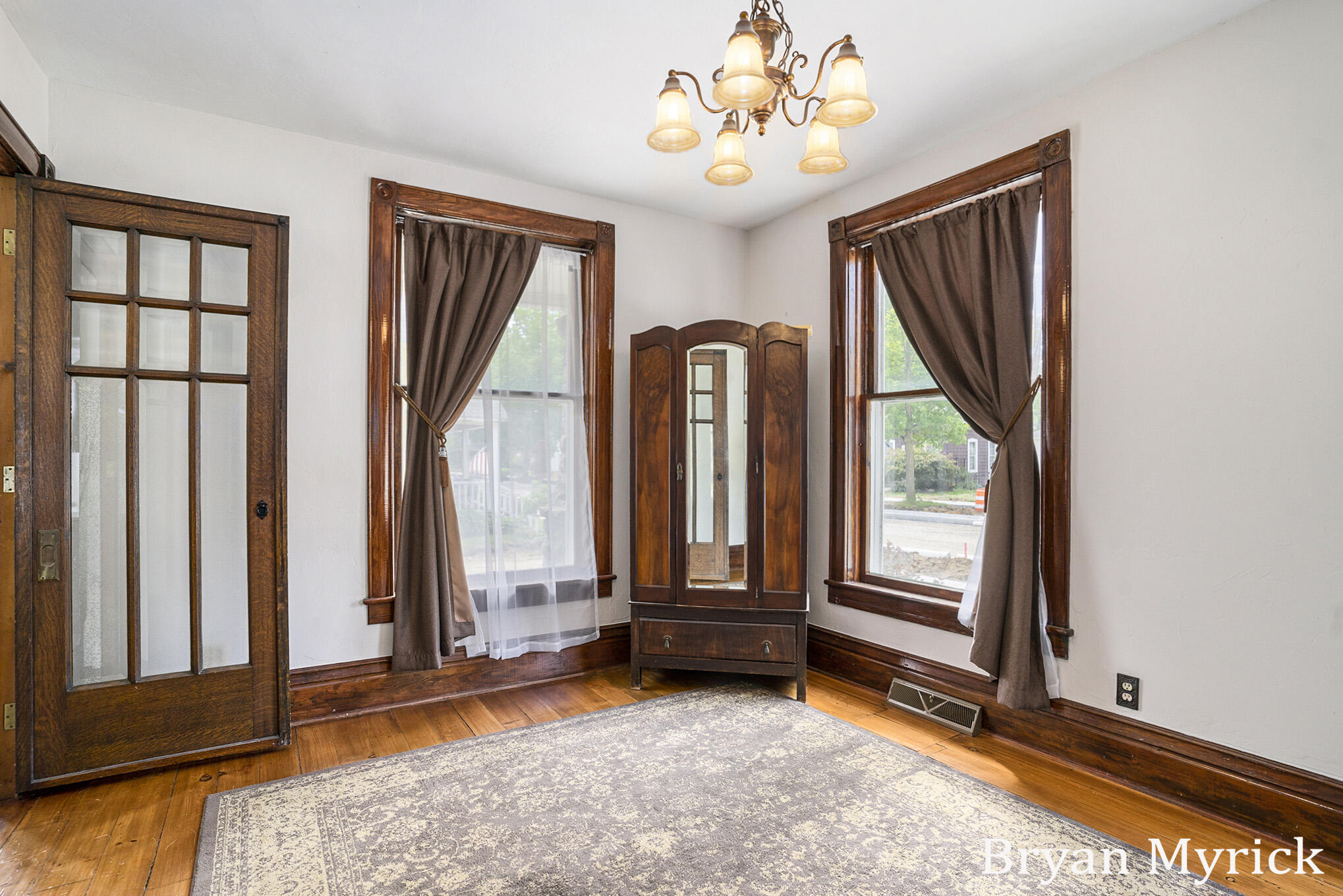 225 W 11th Street
