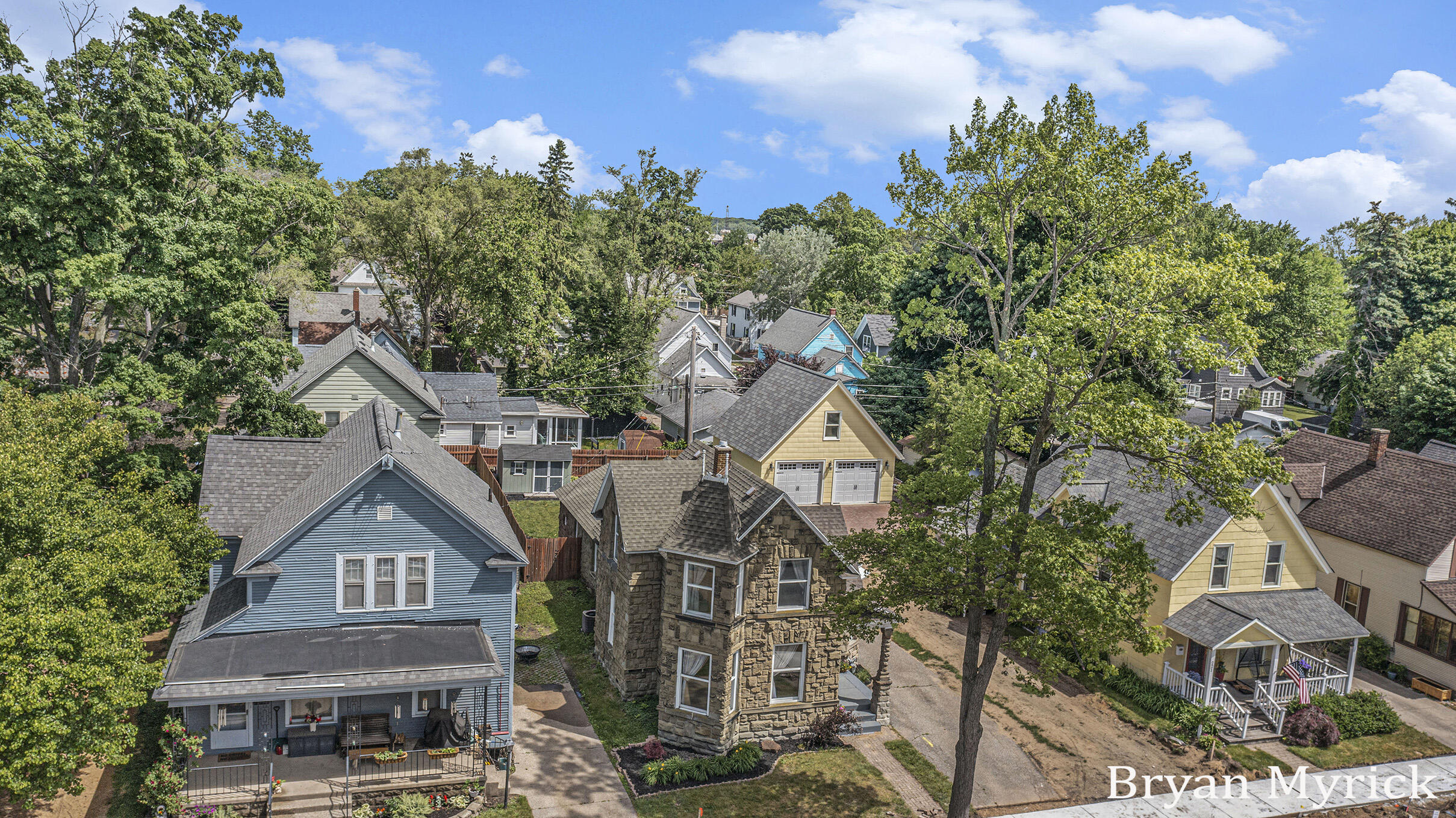 225 W 11th Street