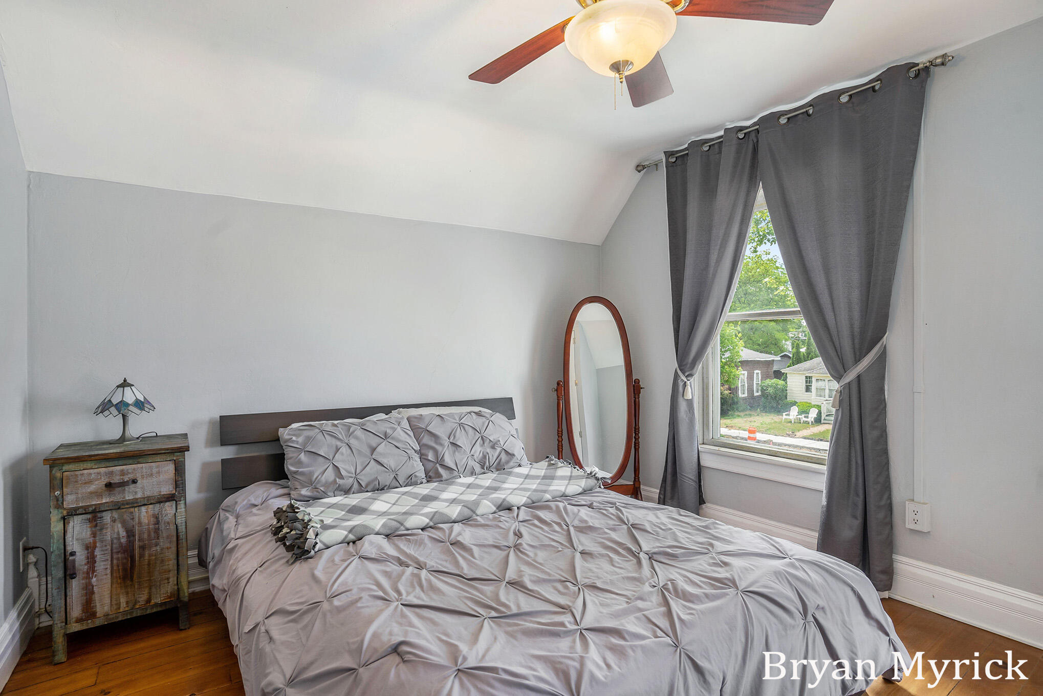225 W 11th Street