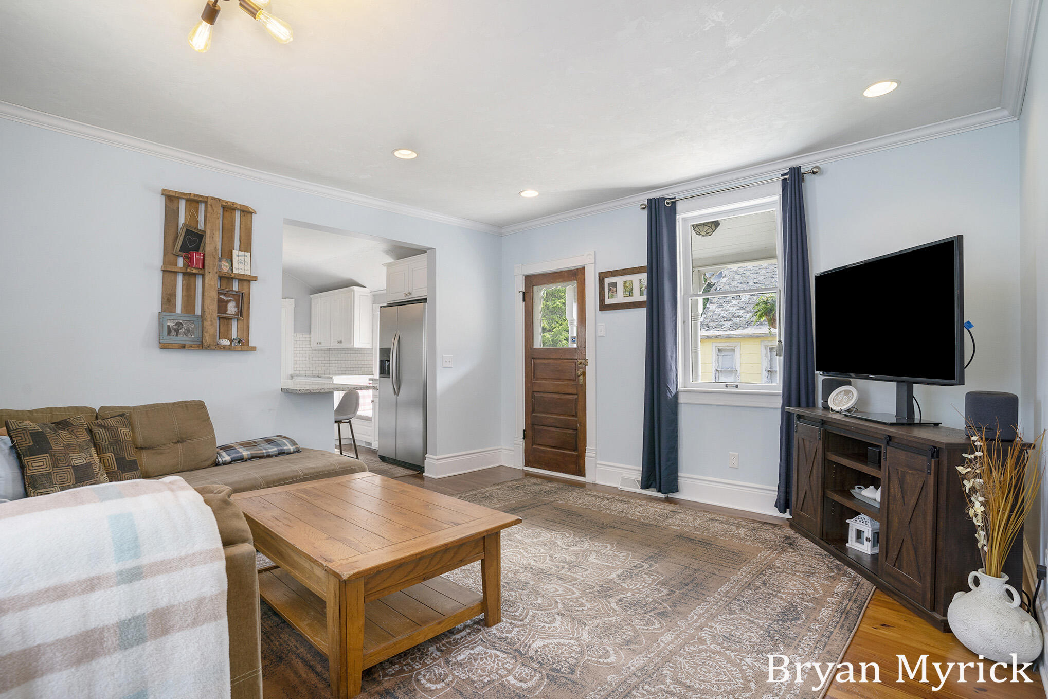 225 W 11th Street