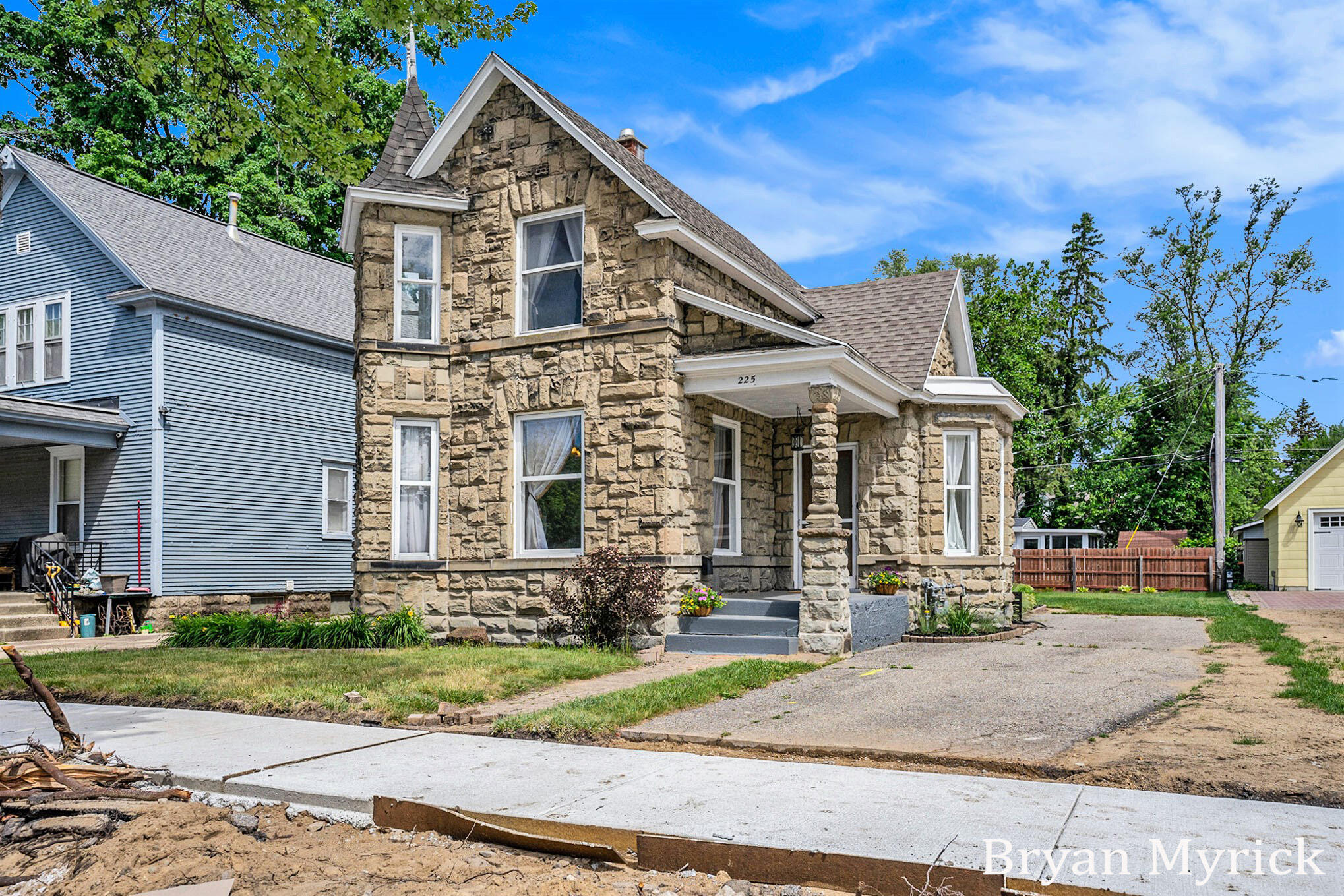 225 W 11th Street