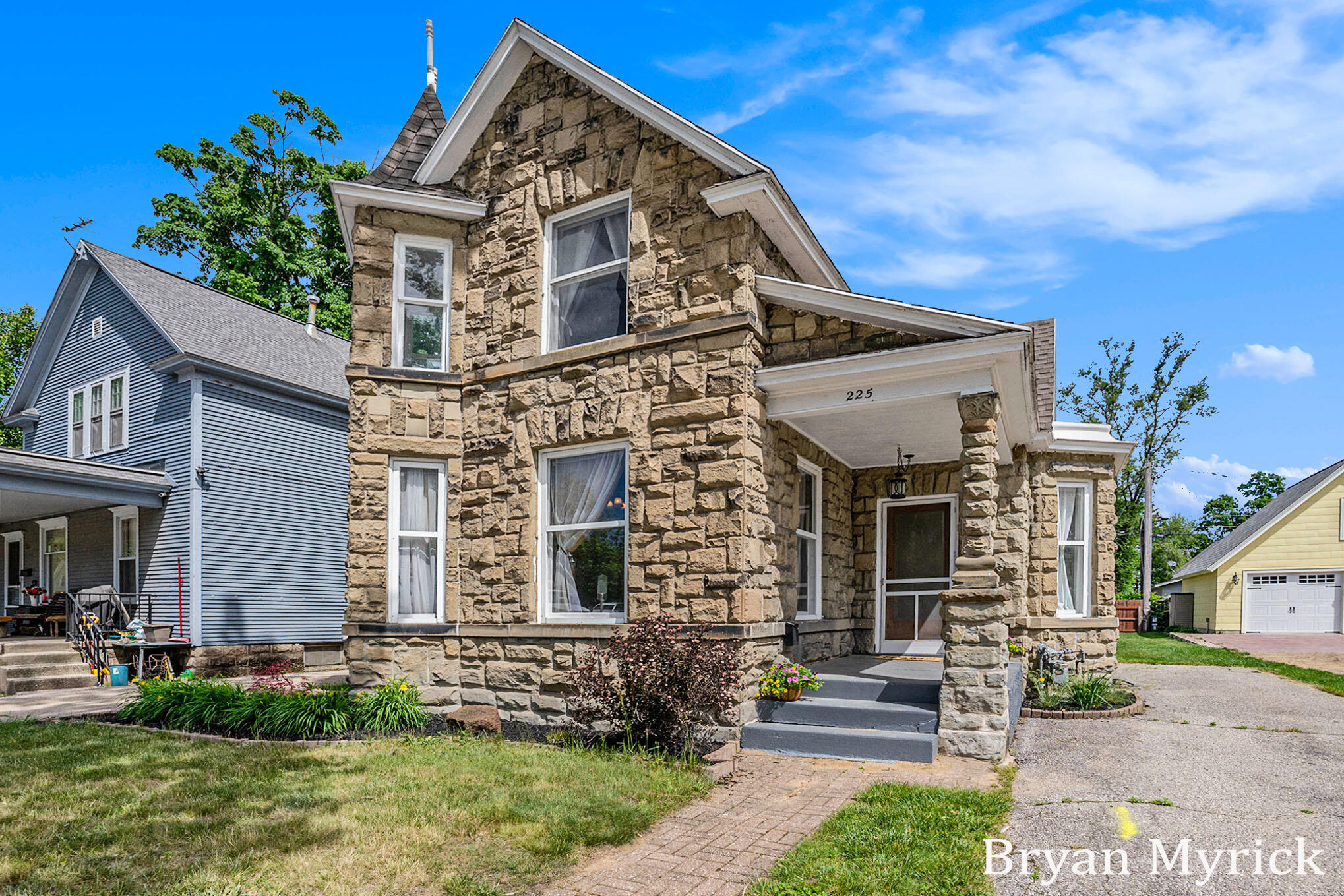 225 W 11th Street