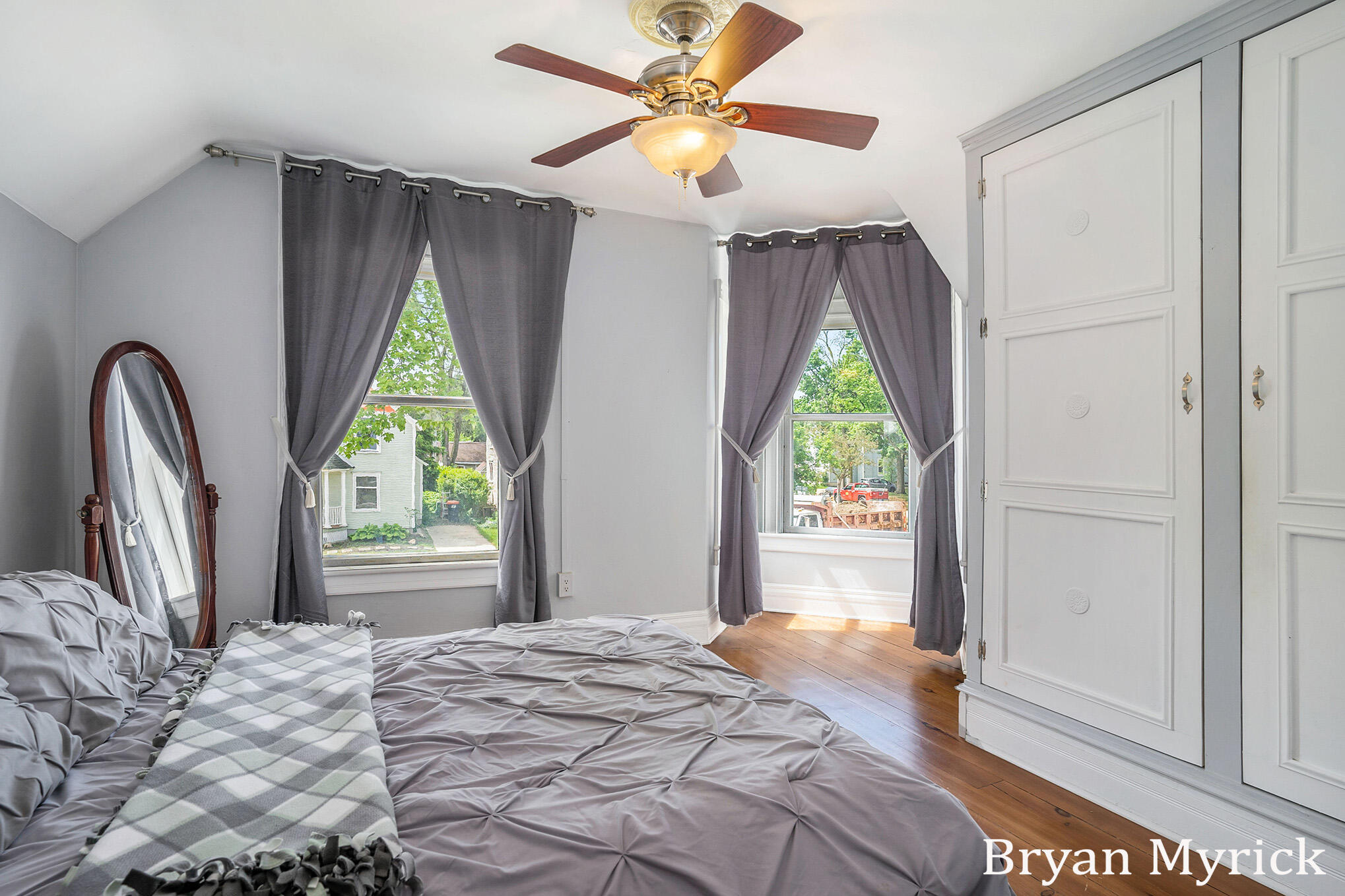 225 W 11th Street