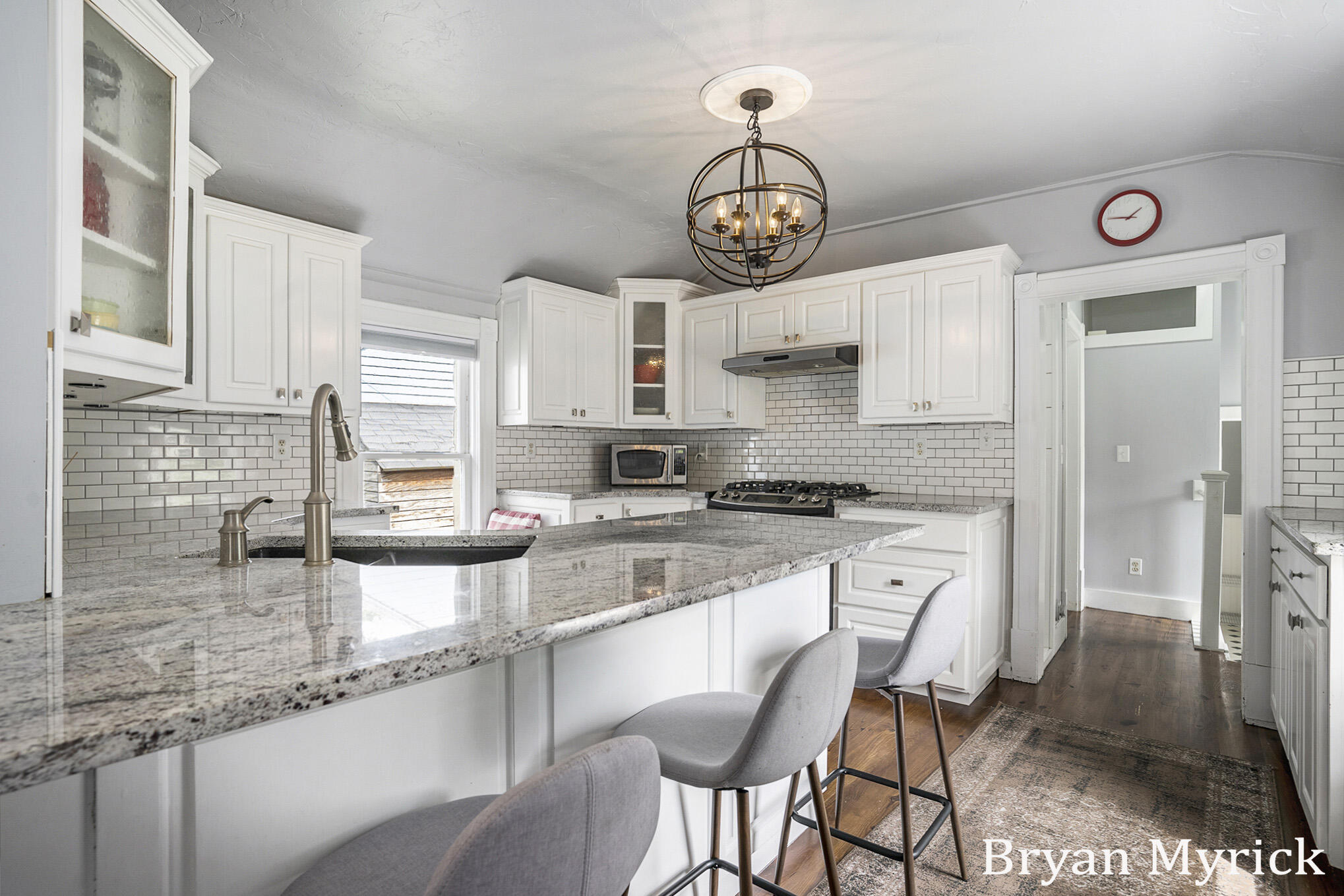 225 W 11th Street