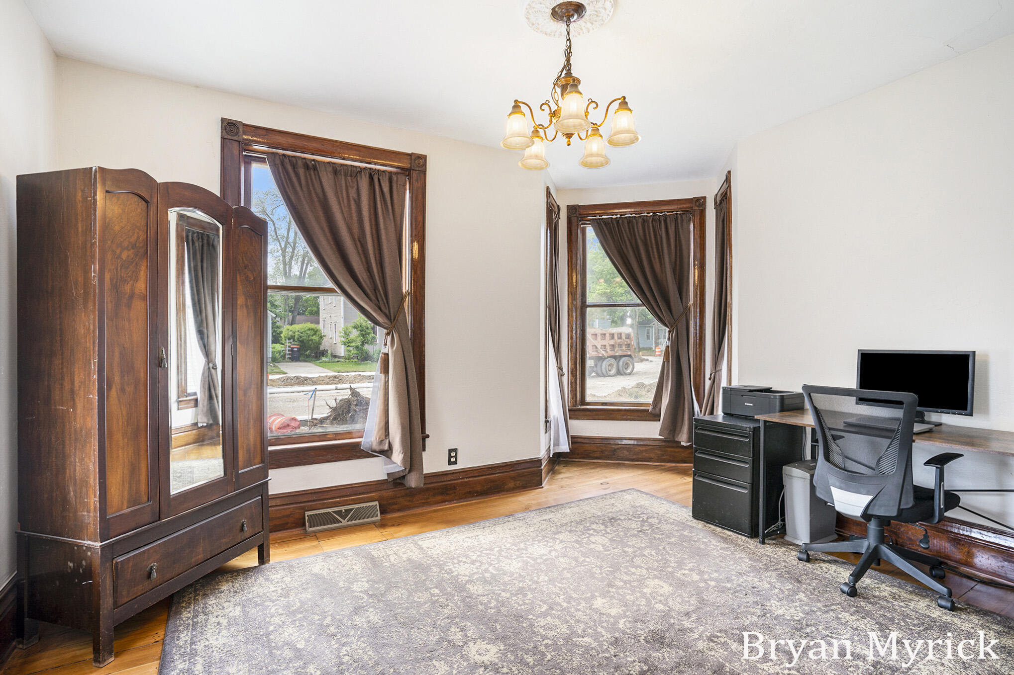 225 W 11th Street