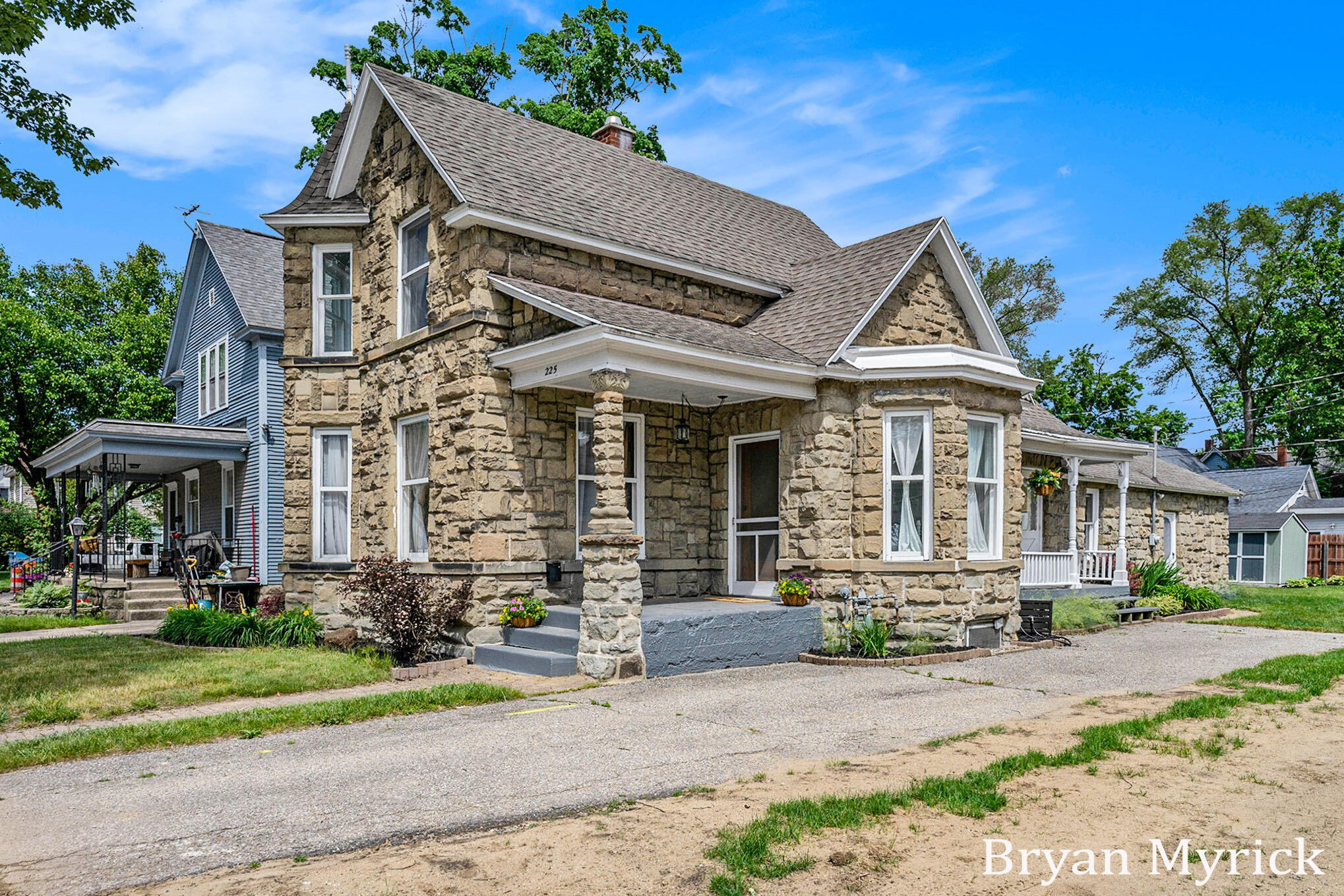 225 W 11th Street