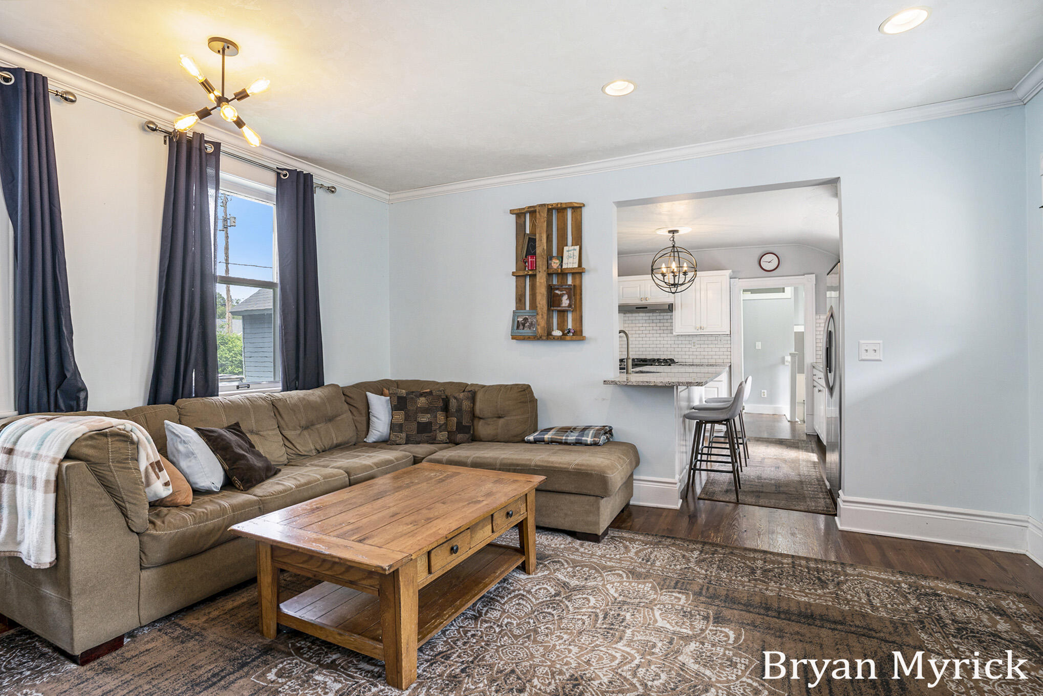 225 W 11th Street