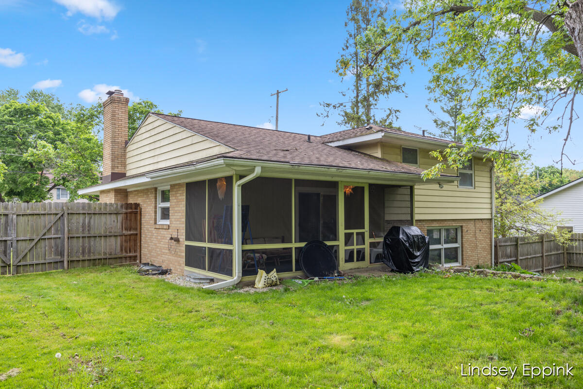 2233 Cambridge Drive SE