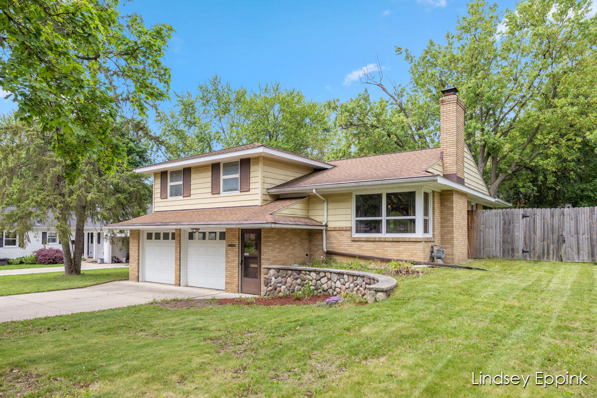 2233 Cambridge Drive SE