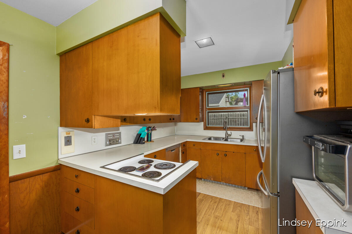 2233 Cambridge Drive SE