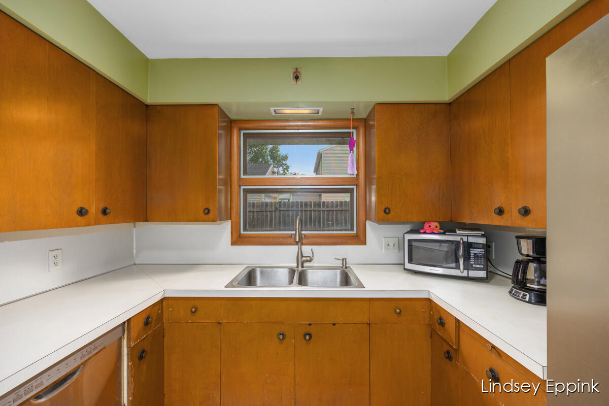2233 Cambridge Drive SE