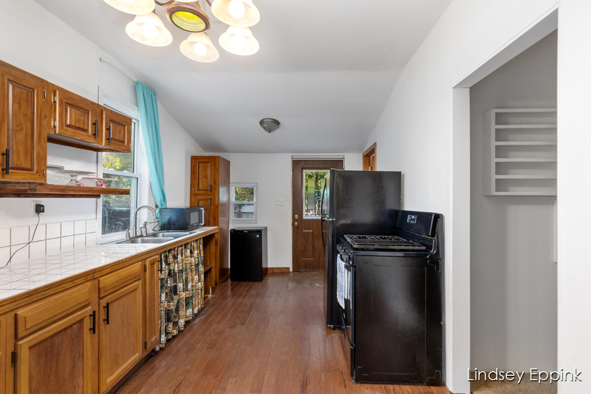 13764 W Ave E