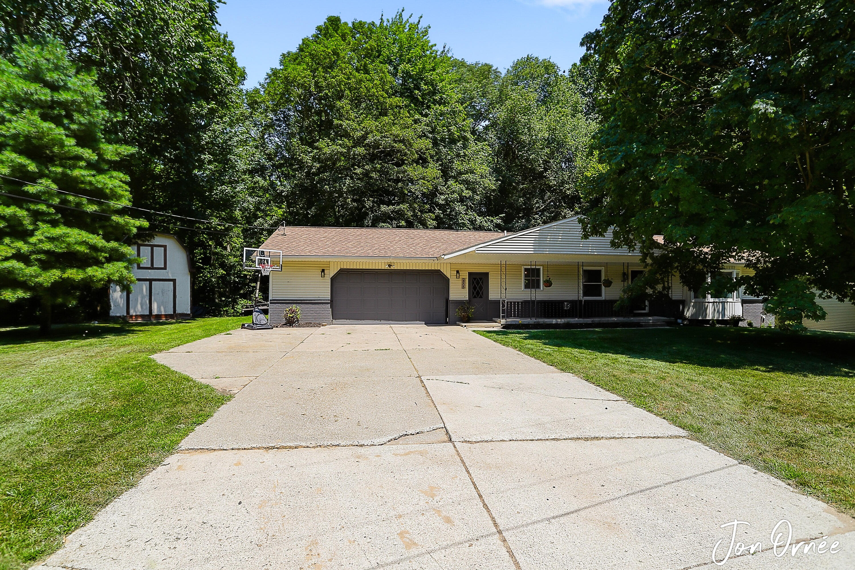 2805 New Holland Street
