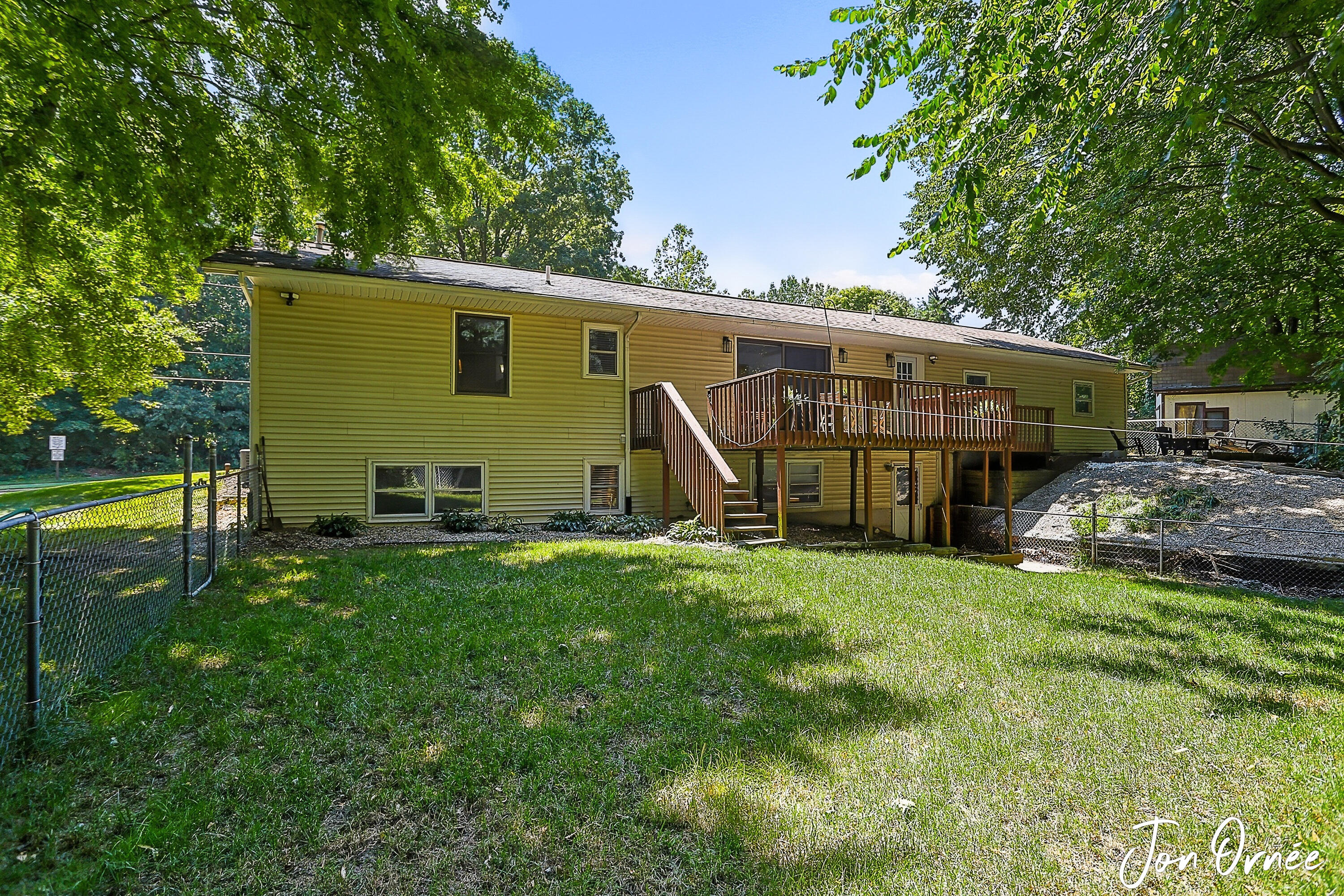 2805 New Holland Street