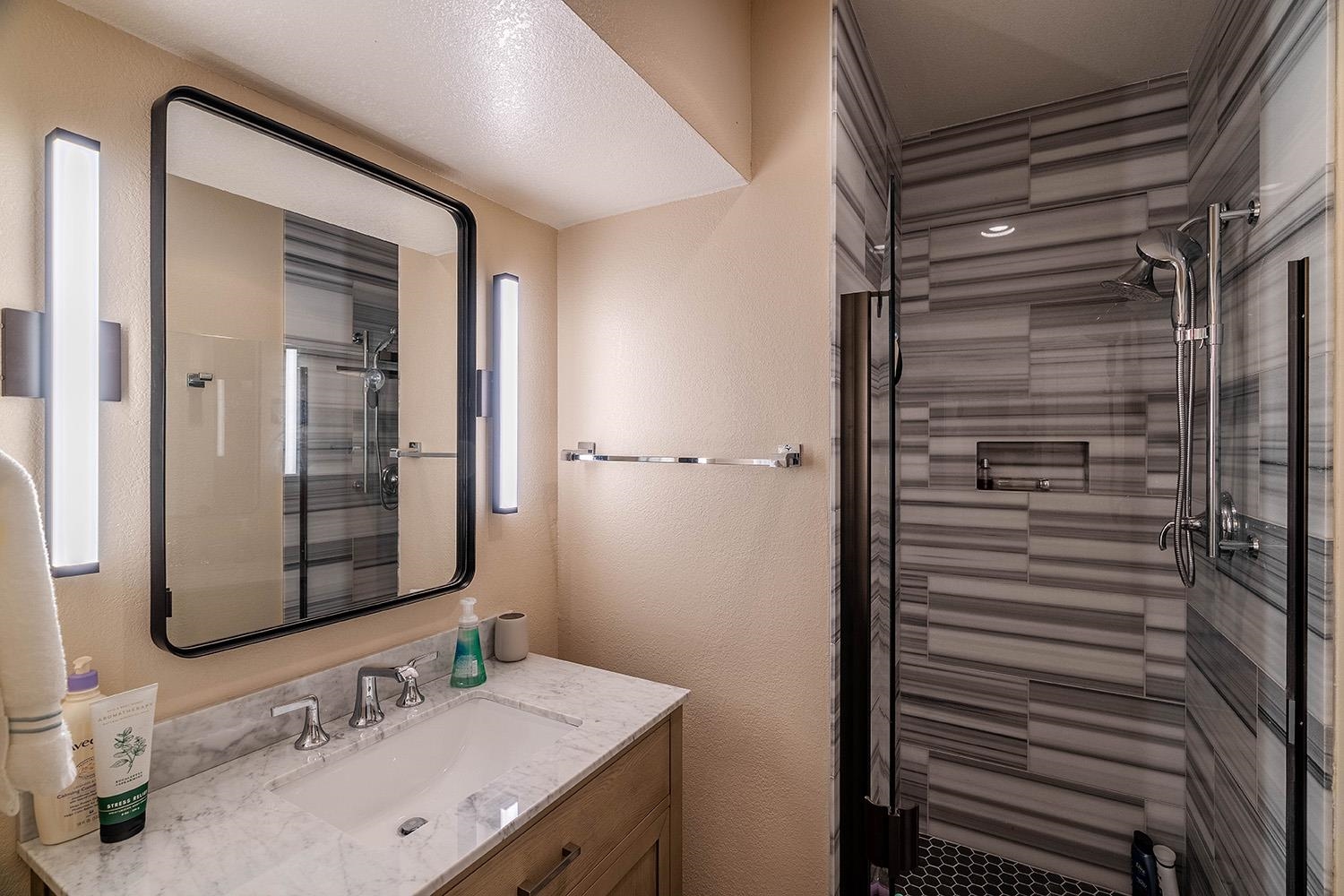 1591 Road Unit: 33