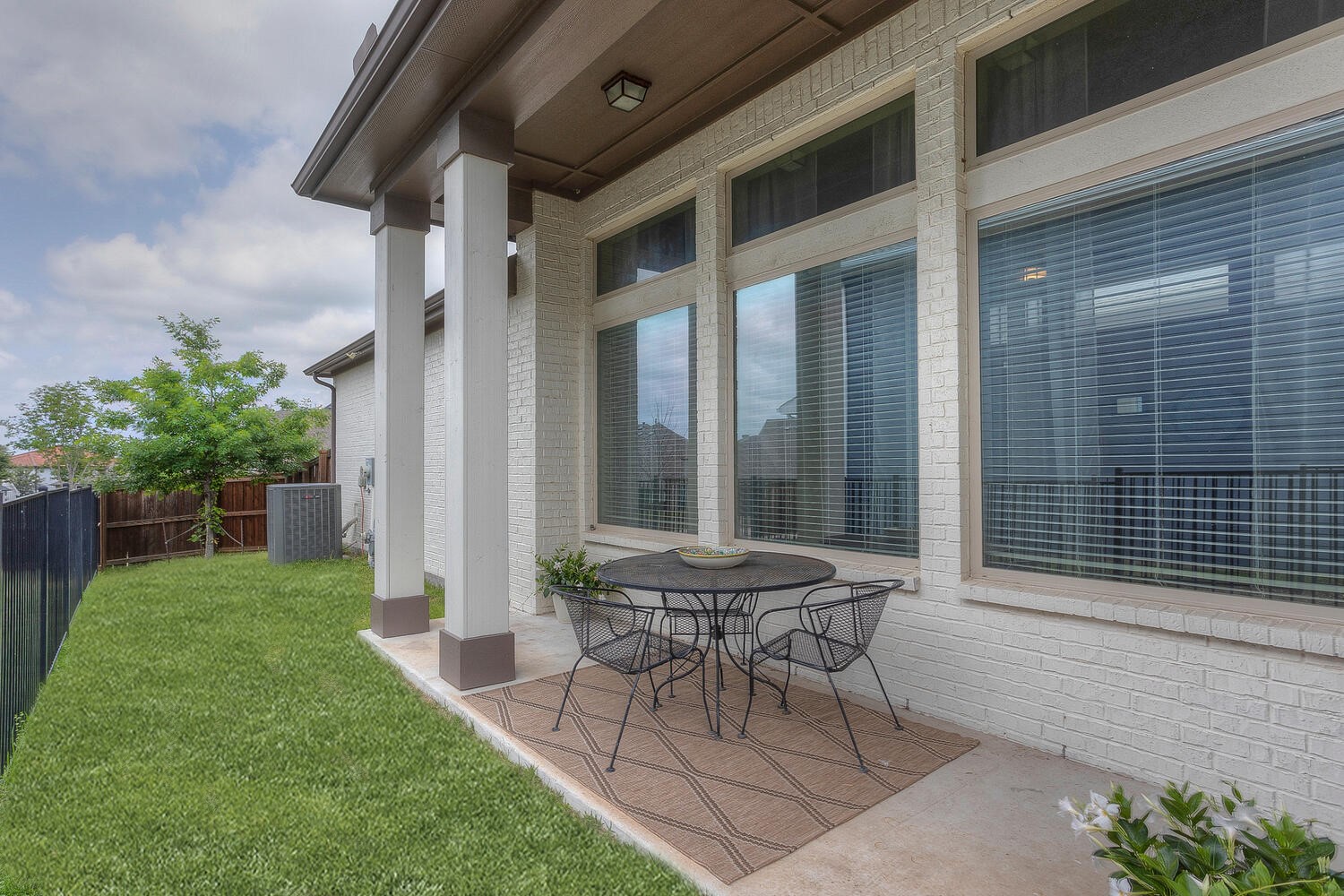 1825 Oak Trail Drive