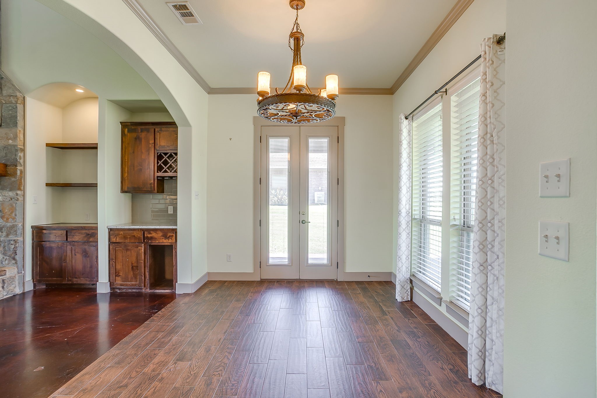 570 S Point Court