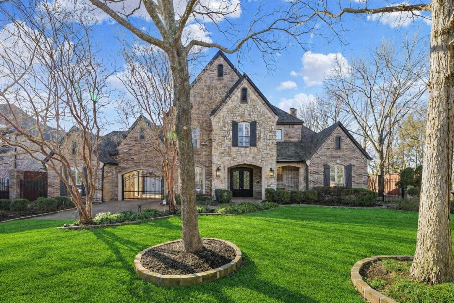 201 Stonington Lane
