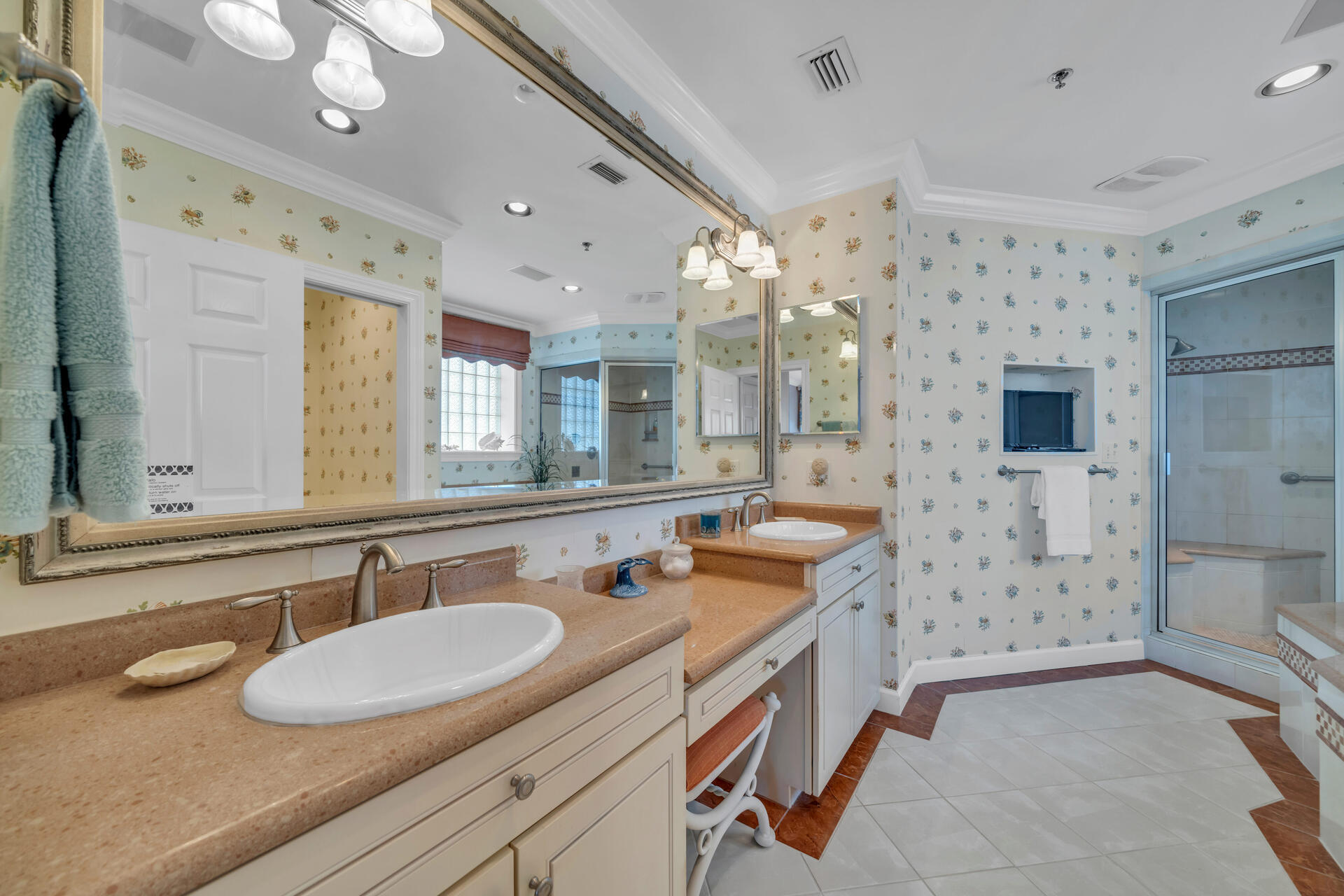 910 Grand Villas Drive 910
