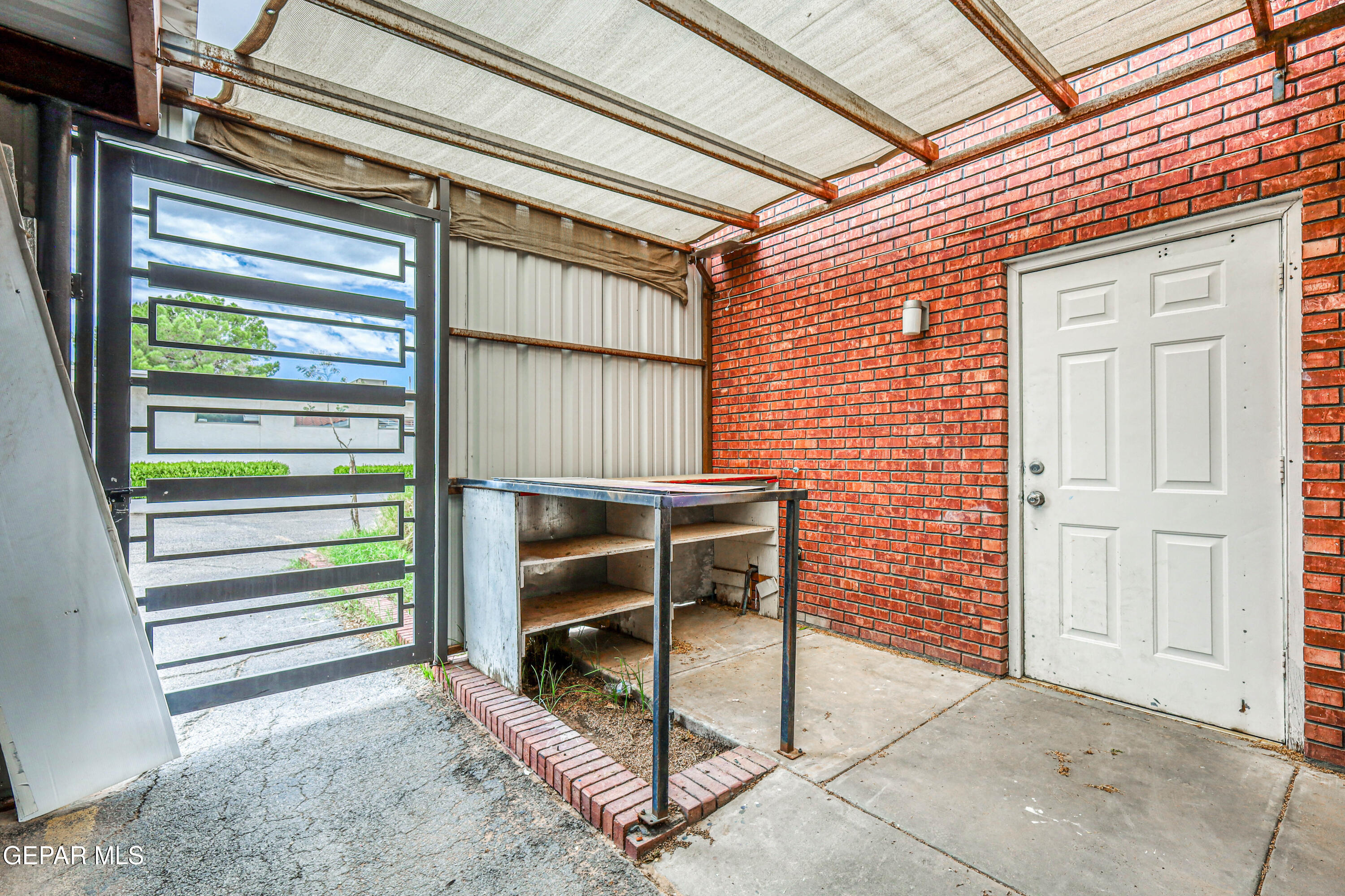 10520 MONTWOOD Drive