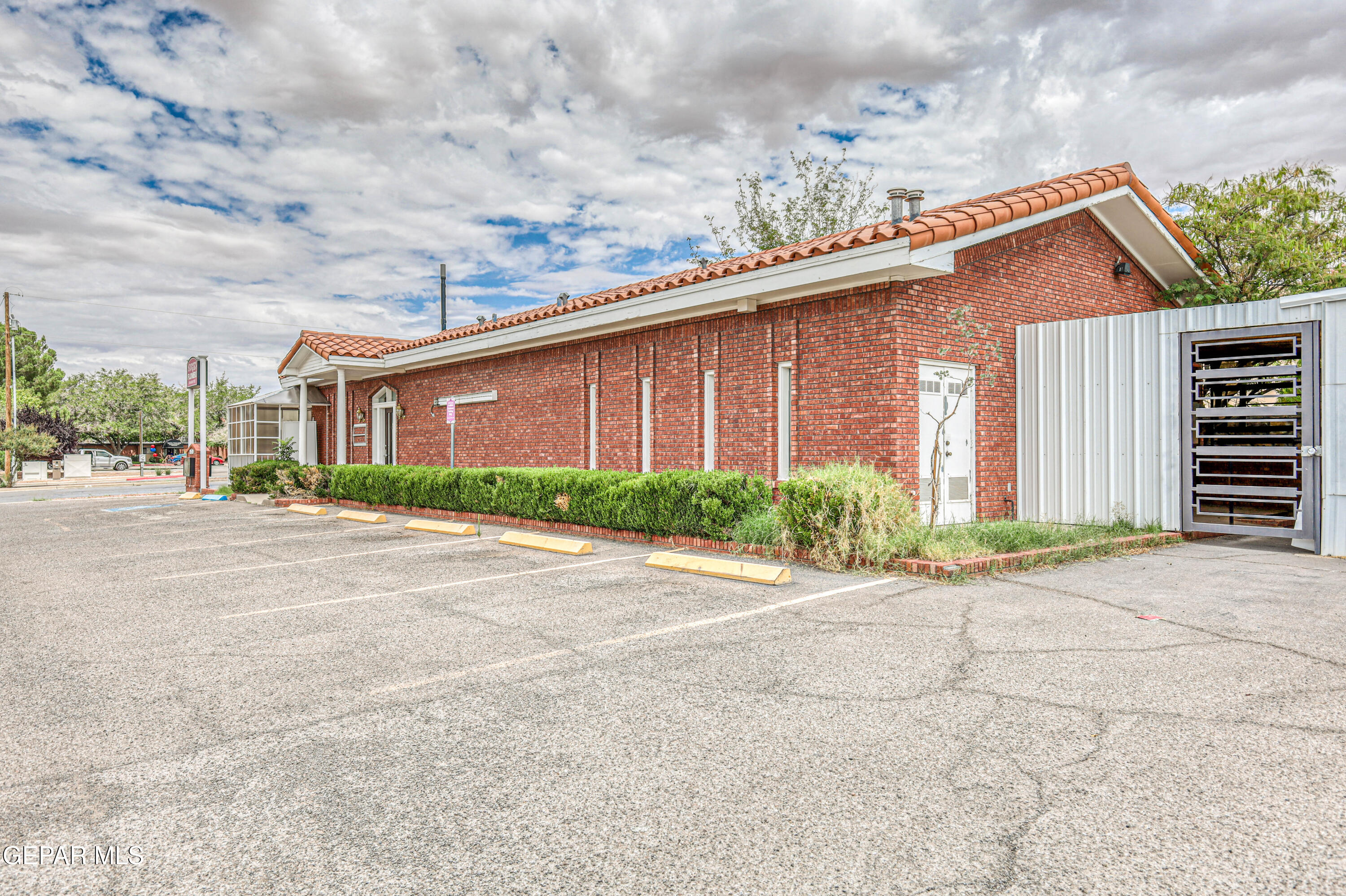 10520 MONTWOOD Drive