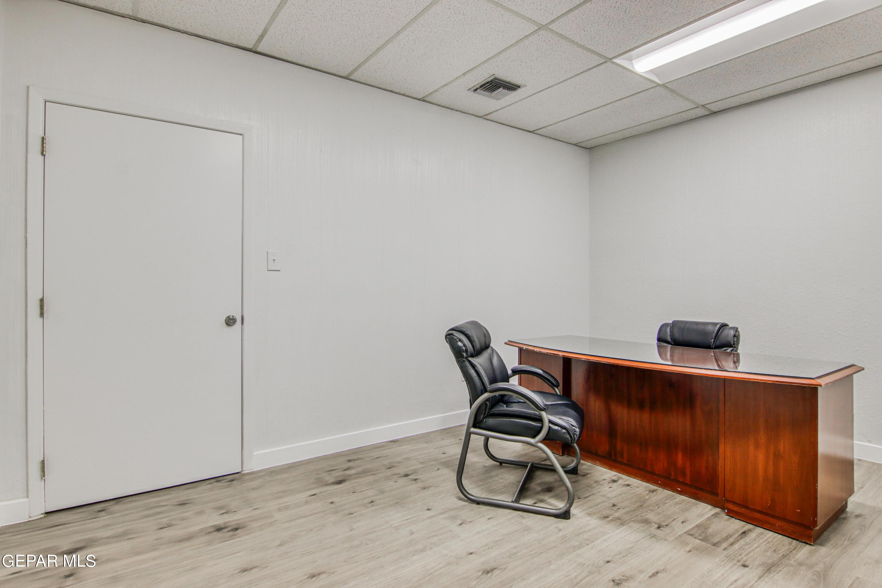 230 THUNDERBIRD Drive R