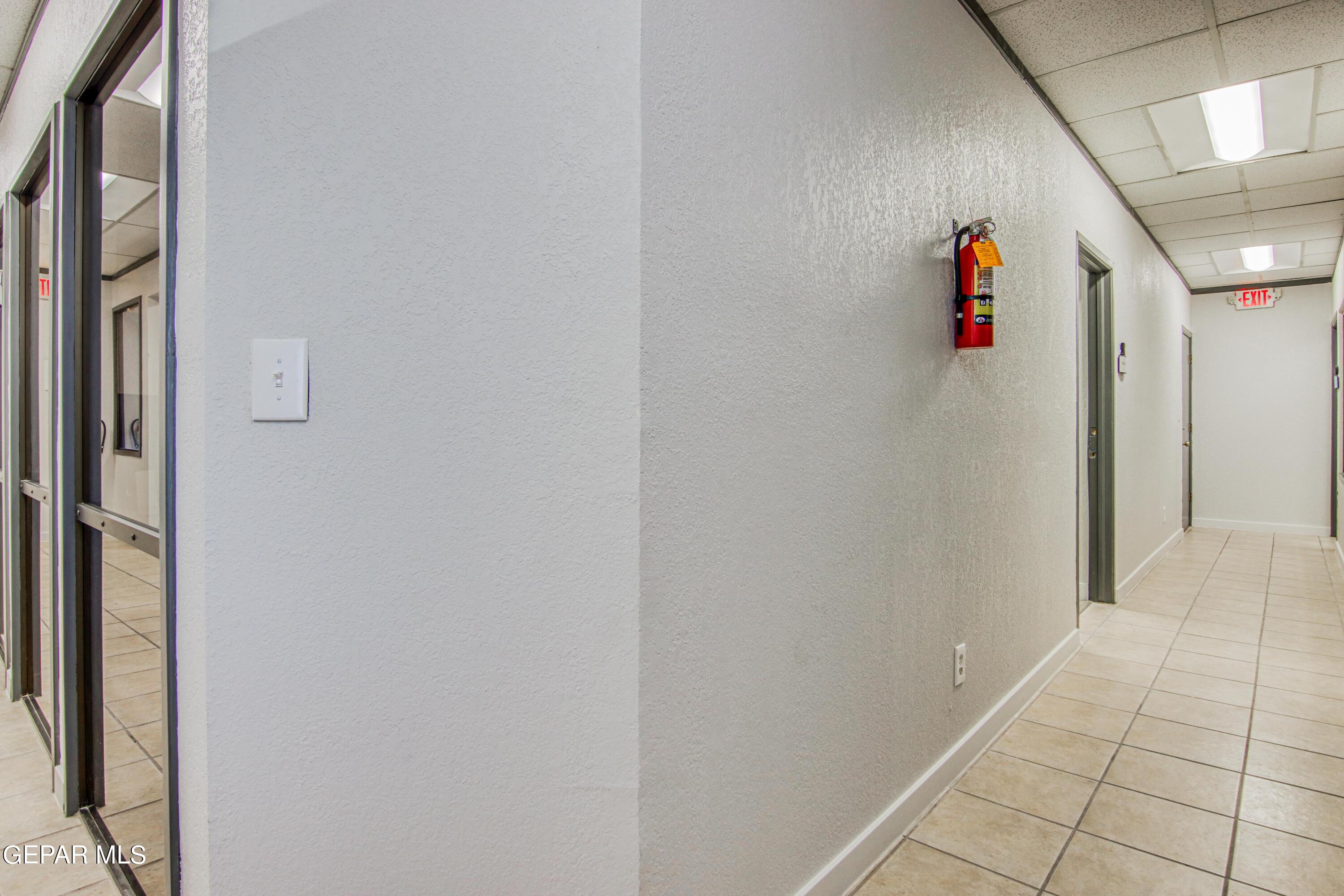 230 THUNDERBIRD Drive R