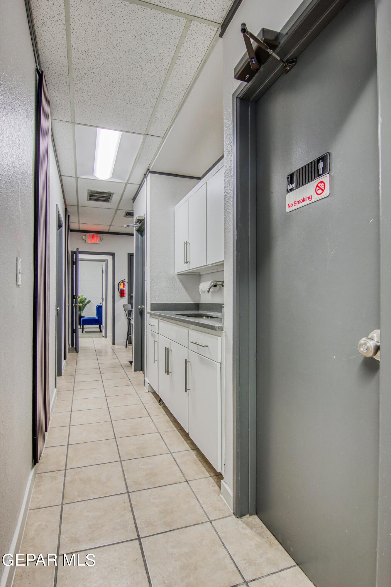 230 THUNDERBIRD Drive R