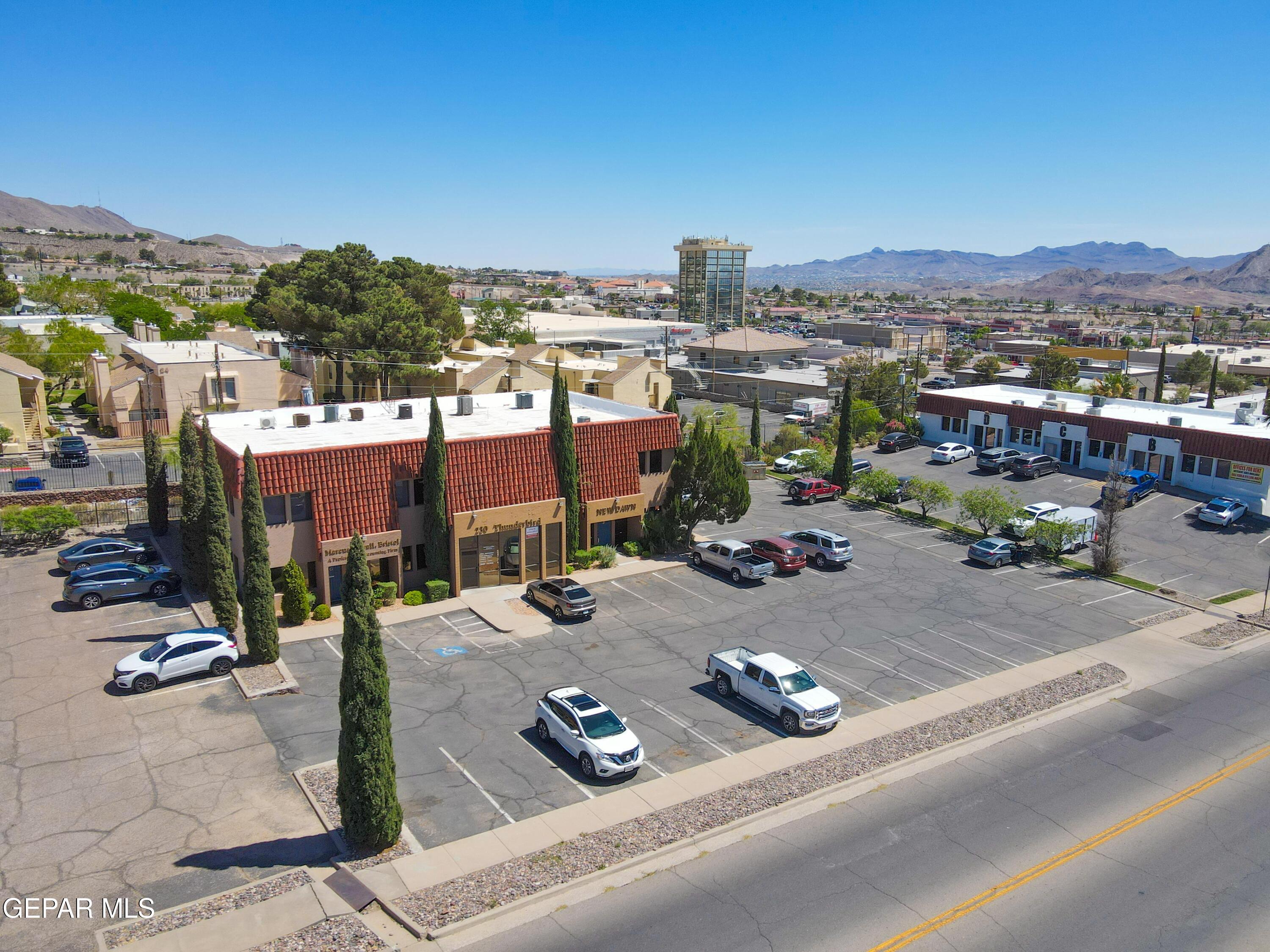 230 THUNDERBIRD Drive R