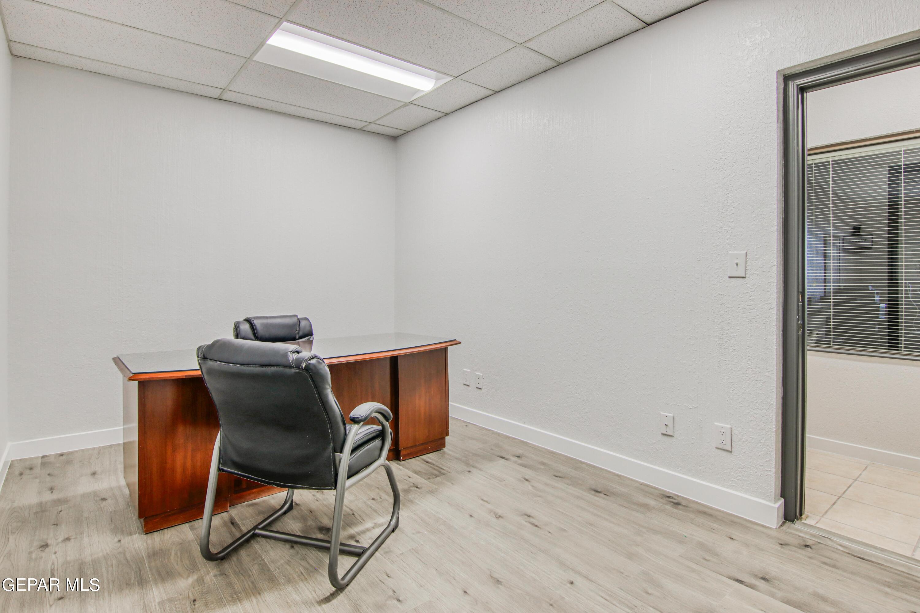 230 THUNDERBIRD Drive R