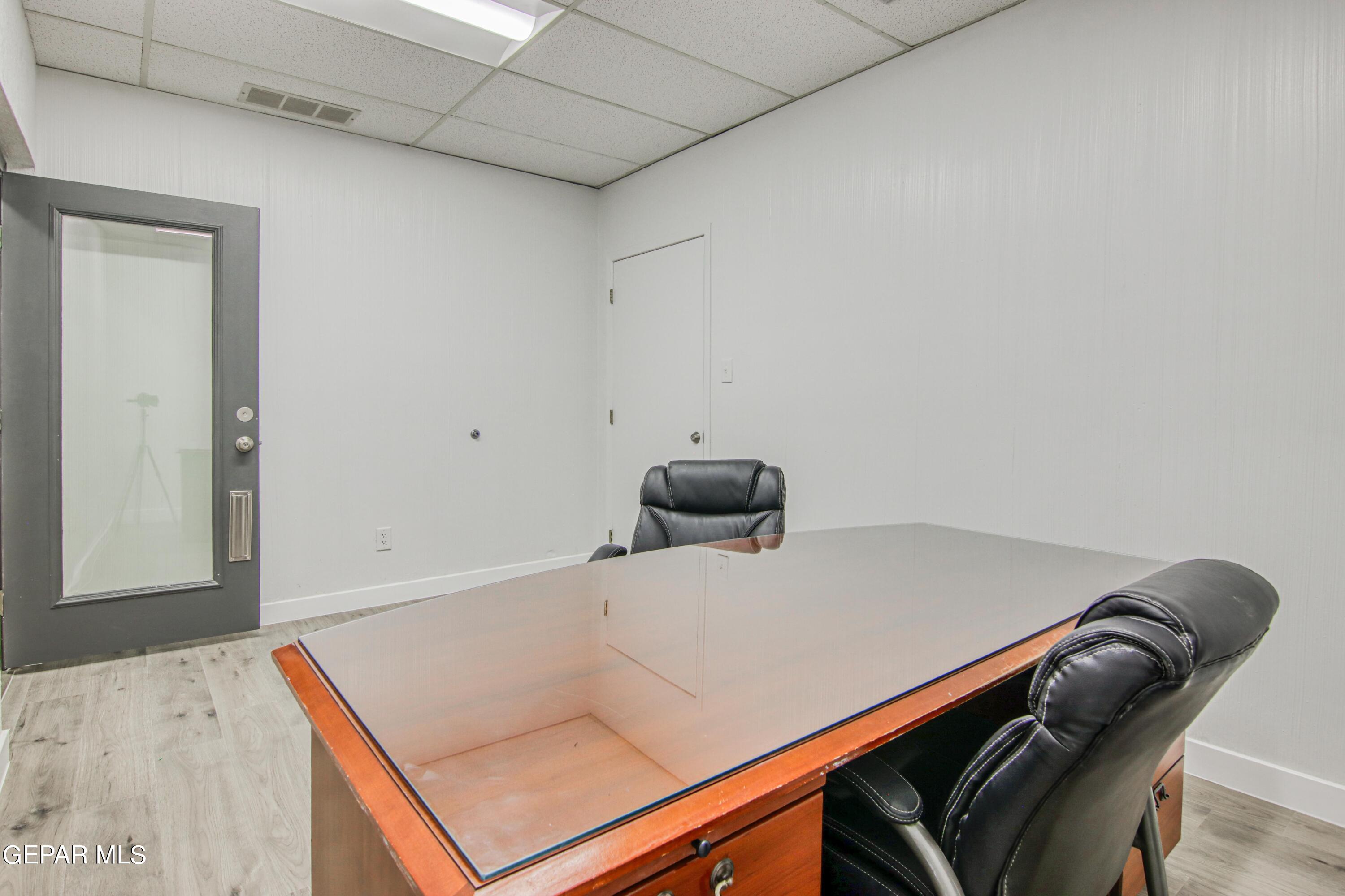 230 THUNDERBIRD Drive R