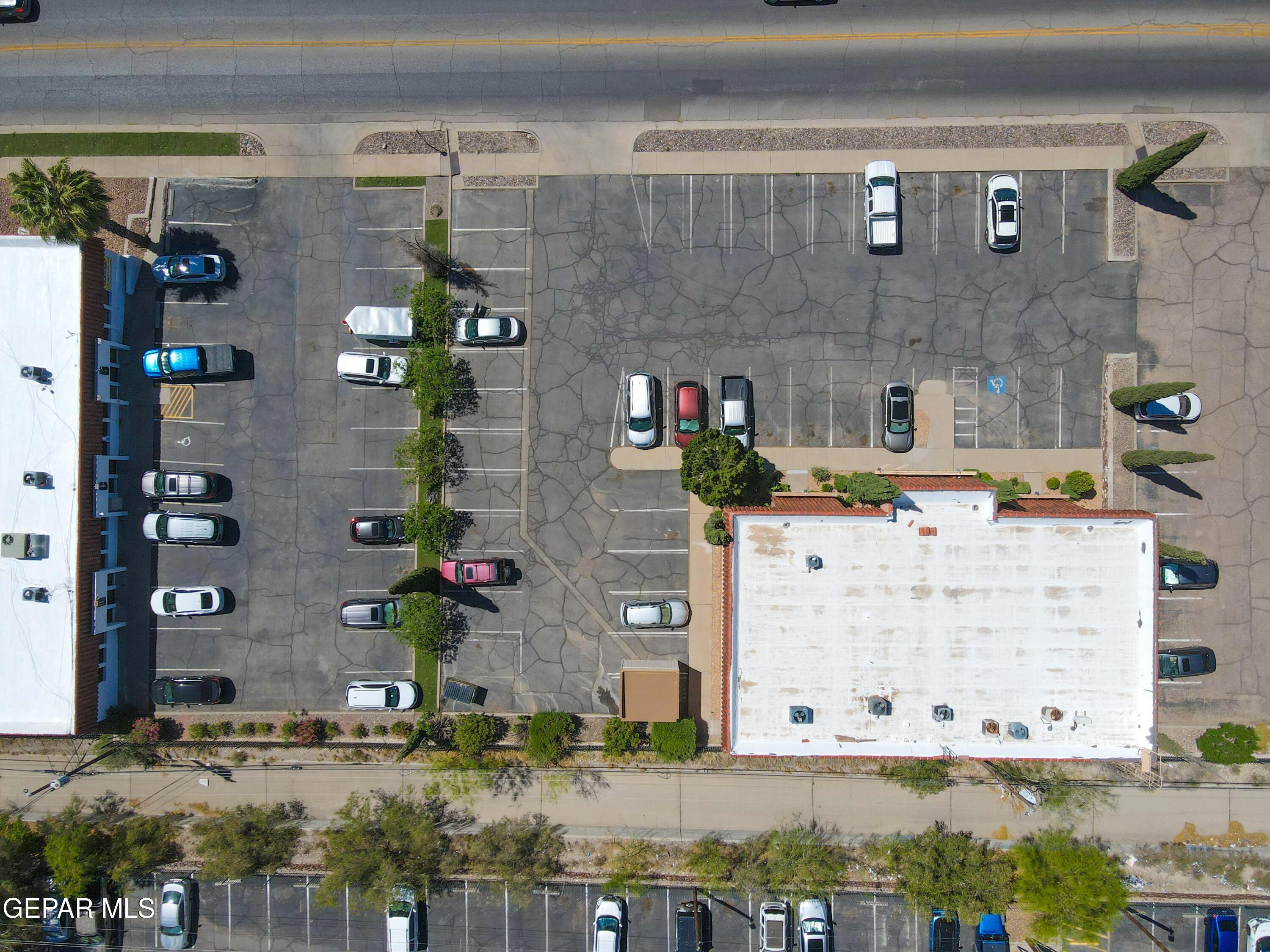 230 THUNDERBIRD Drive R