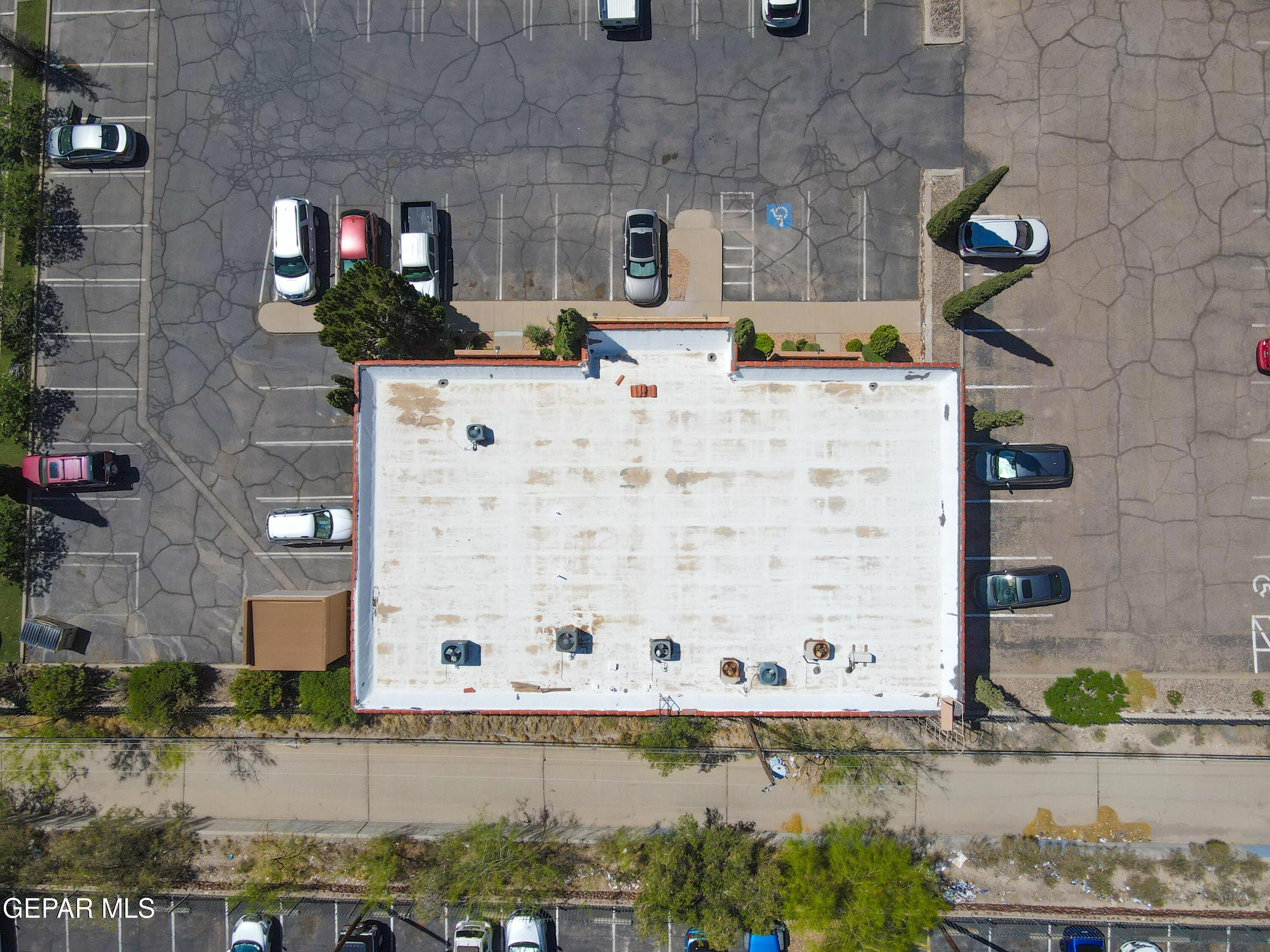 230 THUNDERBIRD Drive R