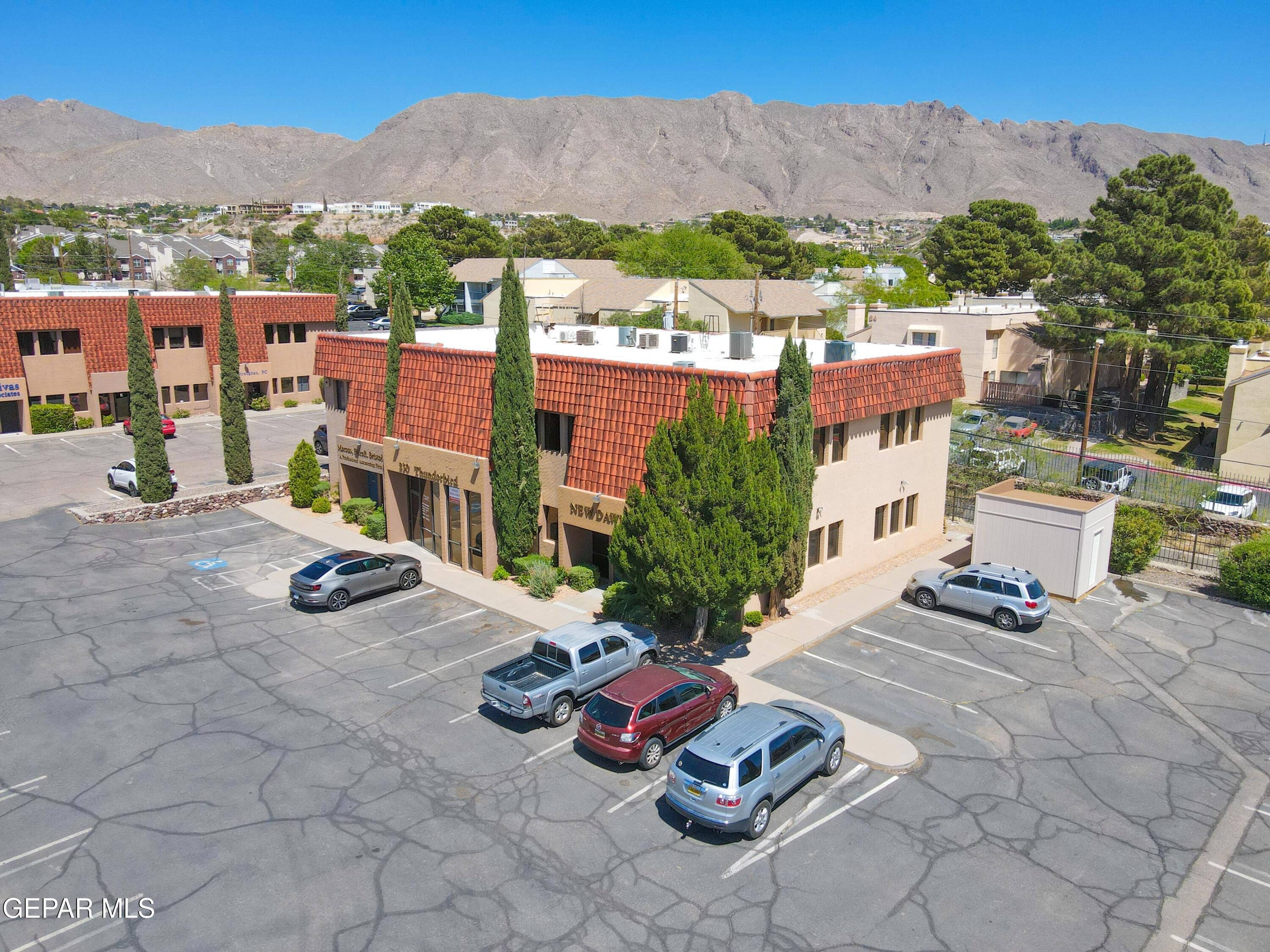 230 THUNDERBIRD Drive R