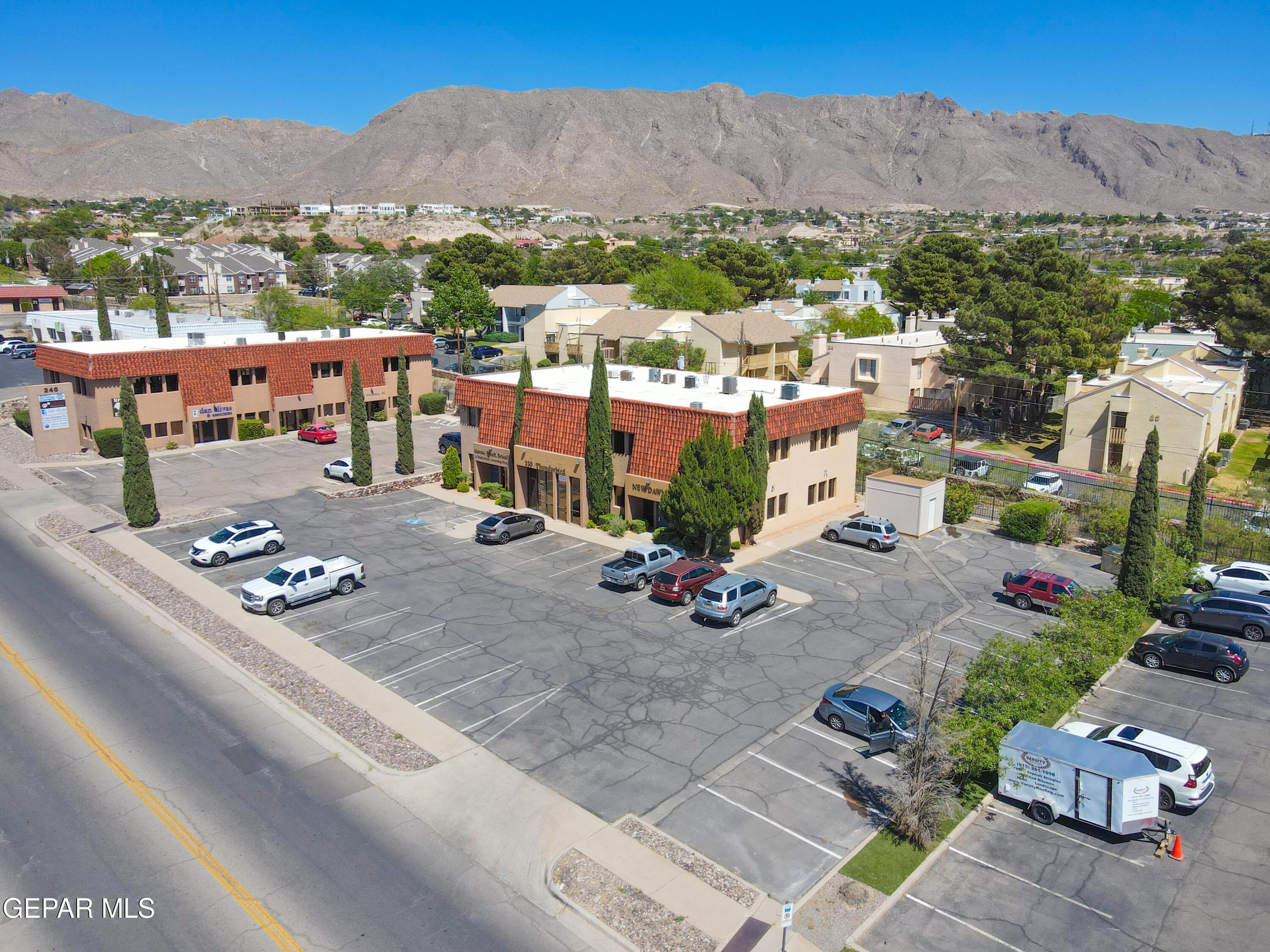 230 THUNDERBIRD Drive R