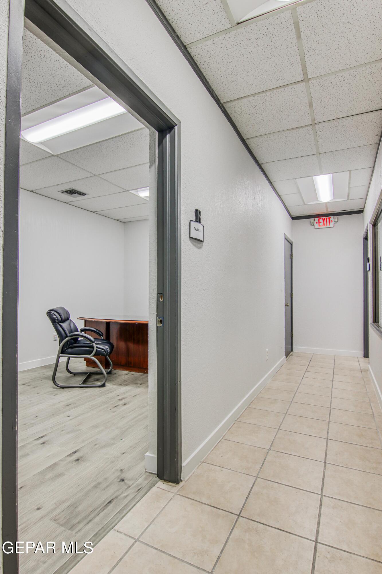 230 THUNDERBIRD Drive R