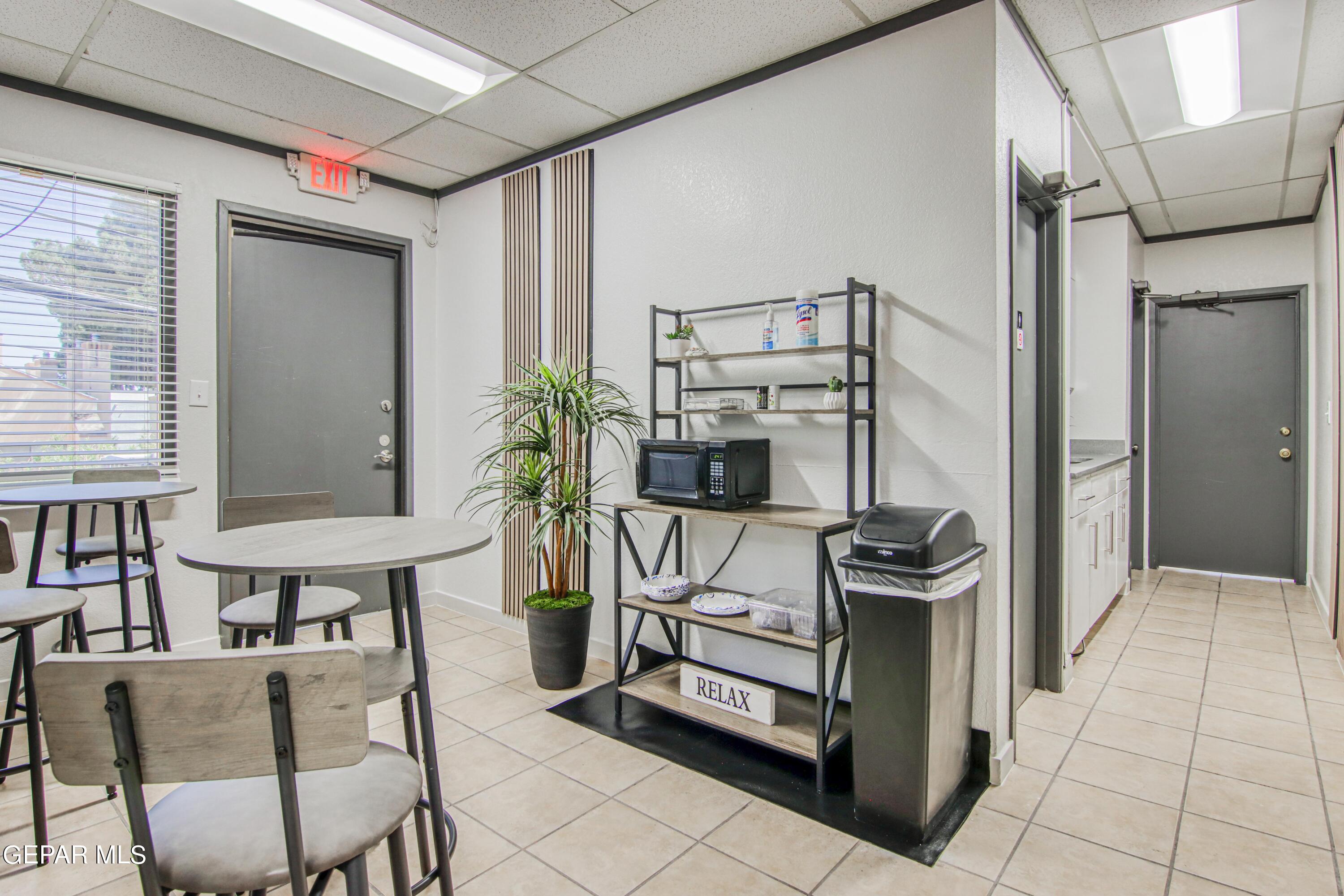 230 THUNDERBIRD Drive R