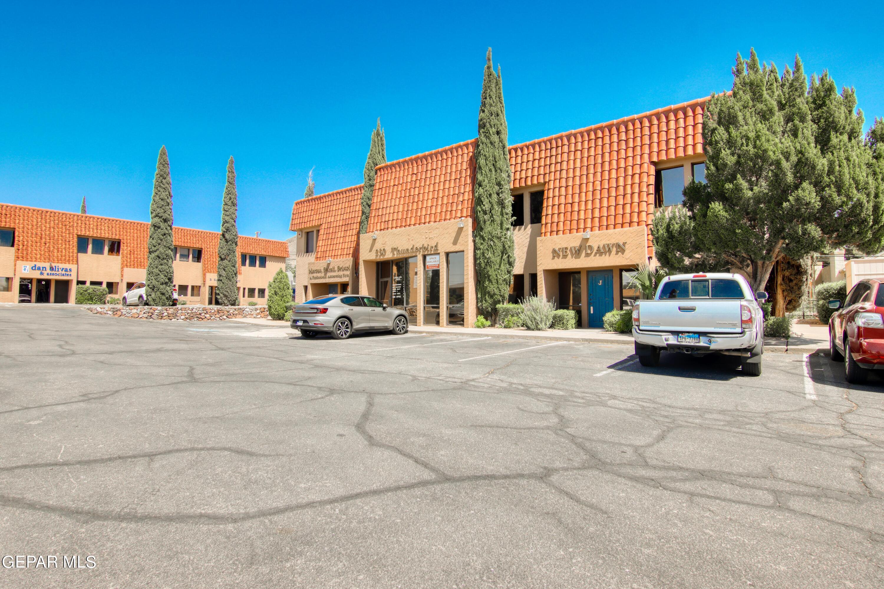 230 THUNDERBIRD Drive R