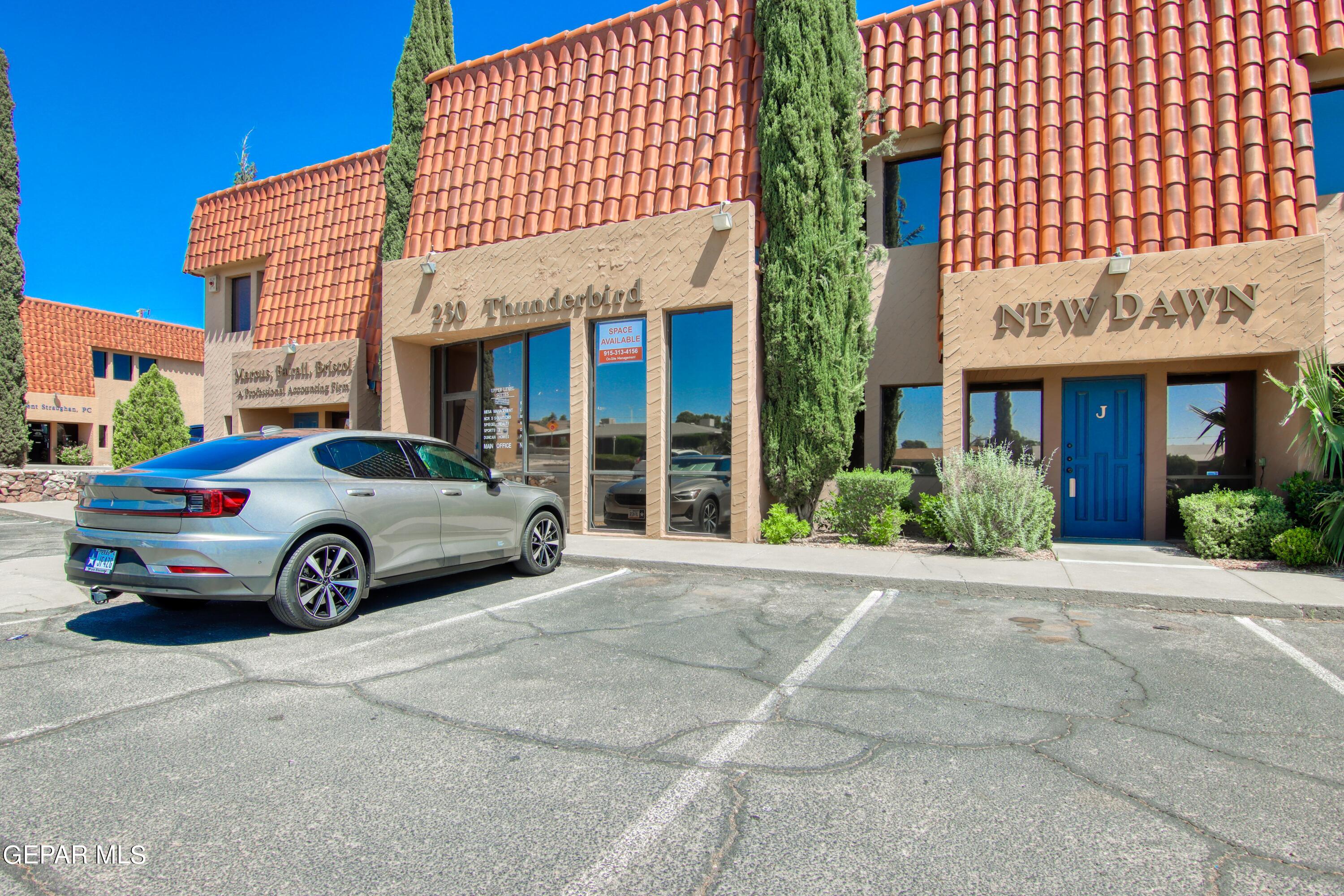 230 THUNDERBIRD Drive R