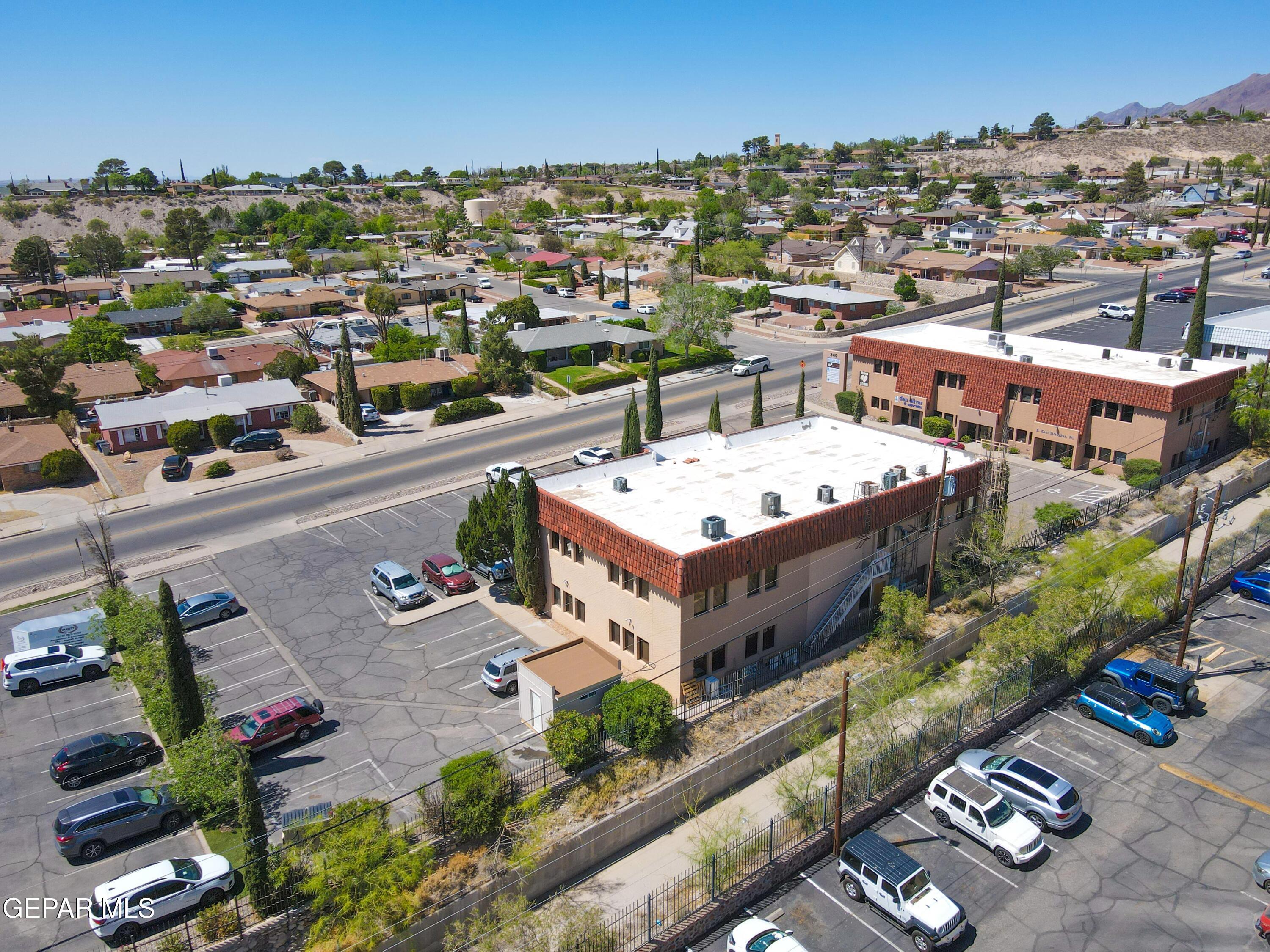 230 THUNDERBIRD Drive R