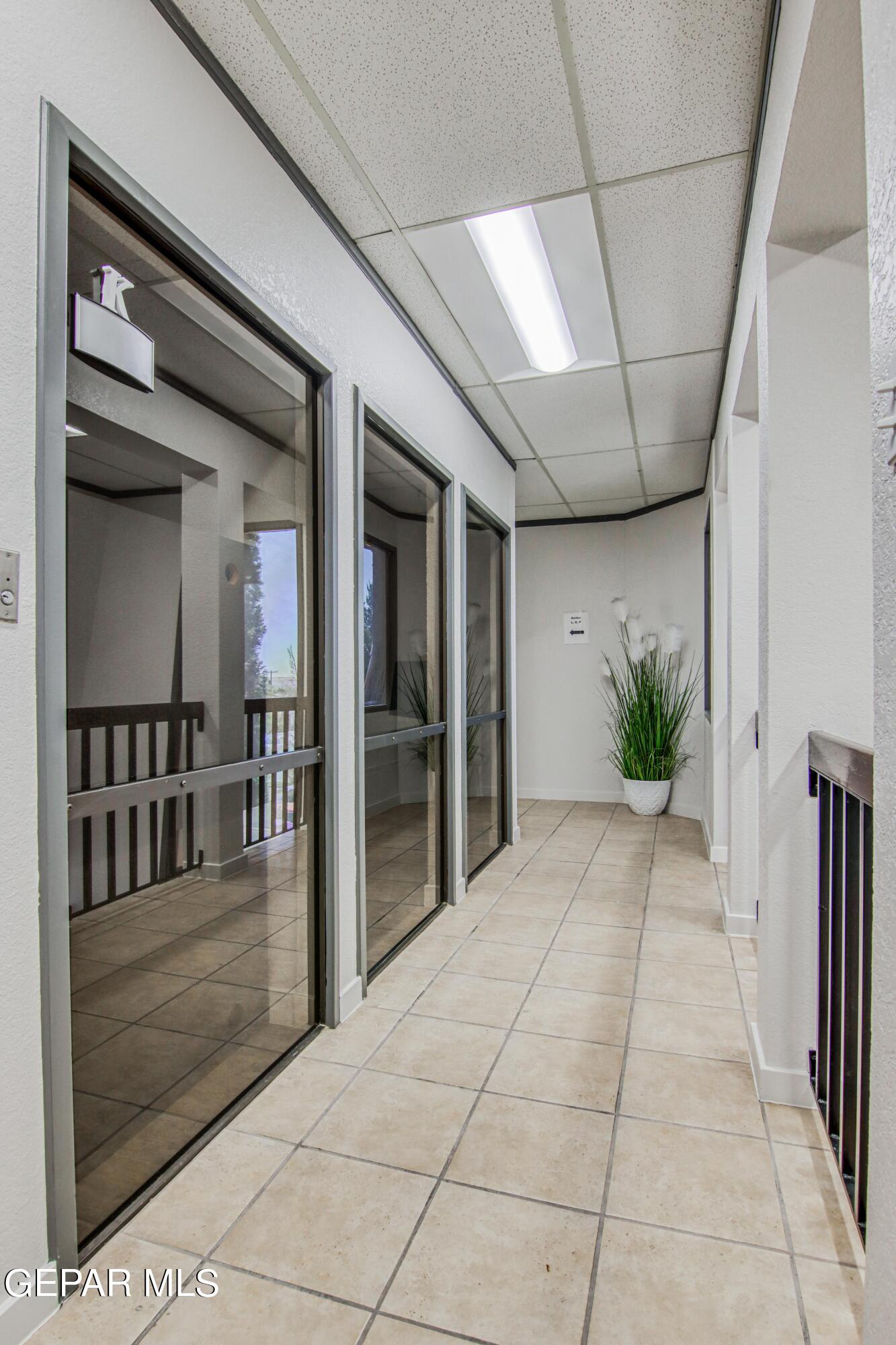 230 THUNDERBIRD Drive R