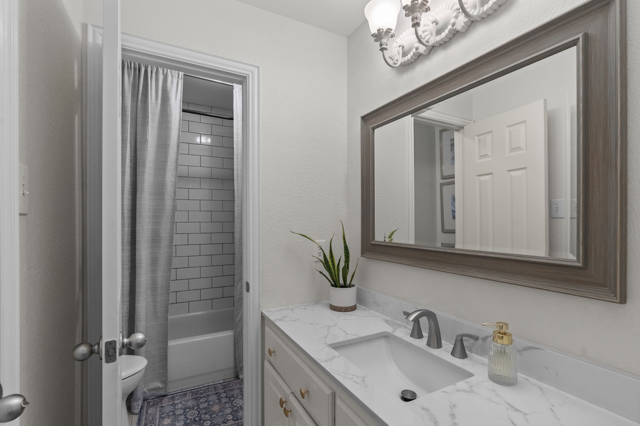 2708 Country Glen Court