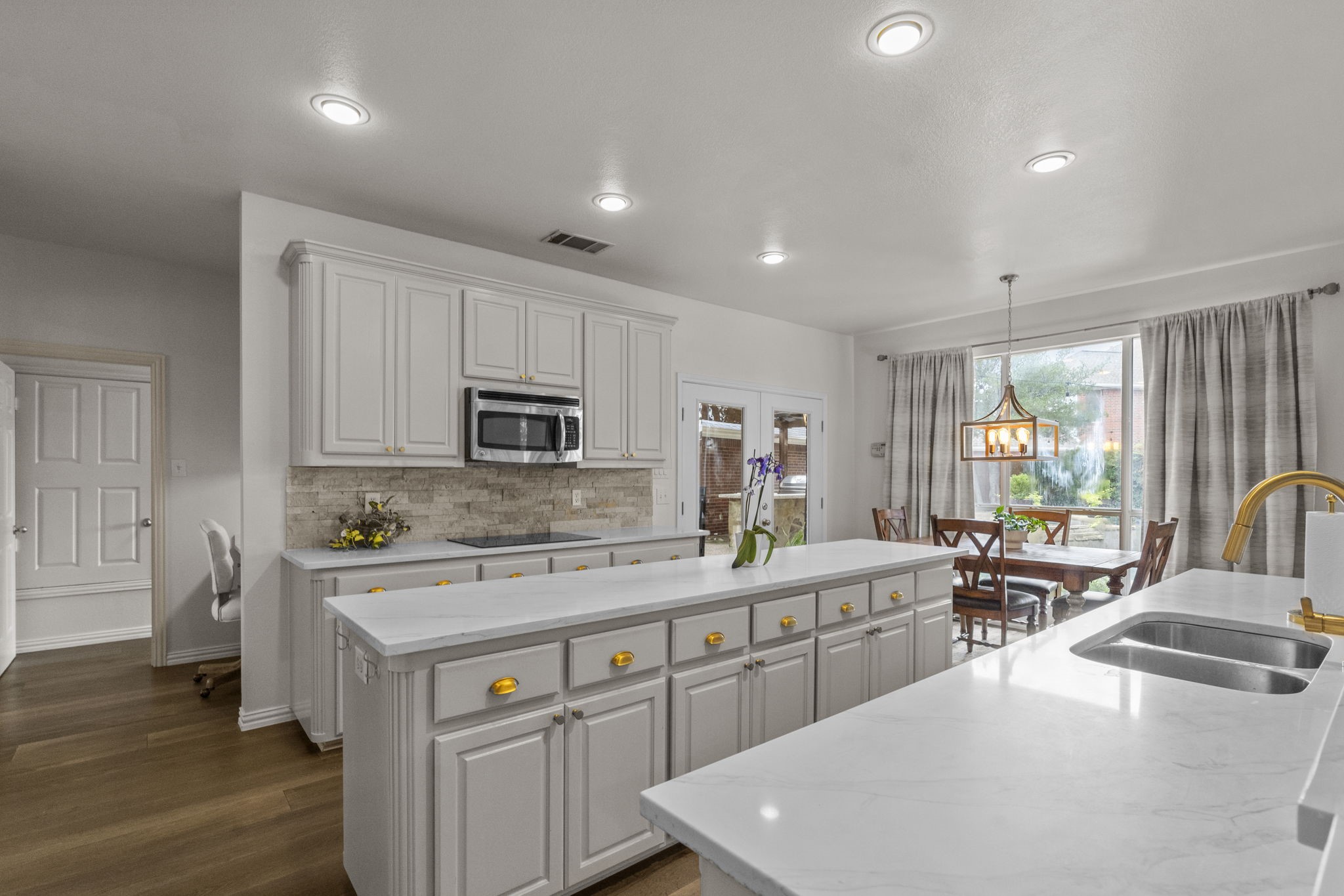 2708 Country Glen Court
