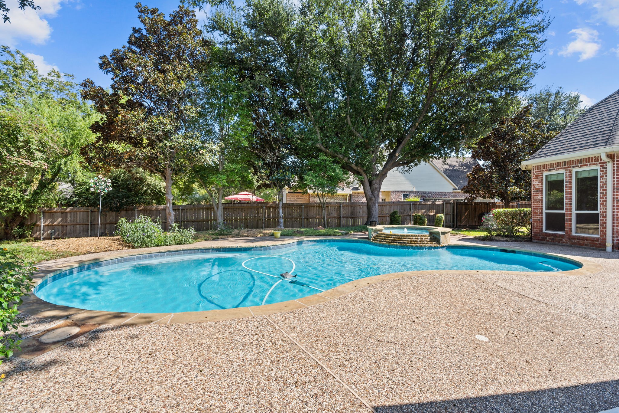 1617 Crestwood Trail